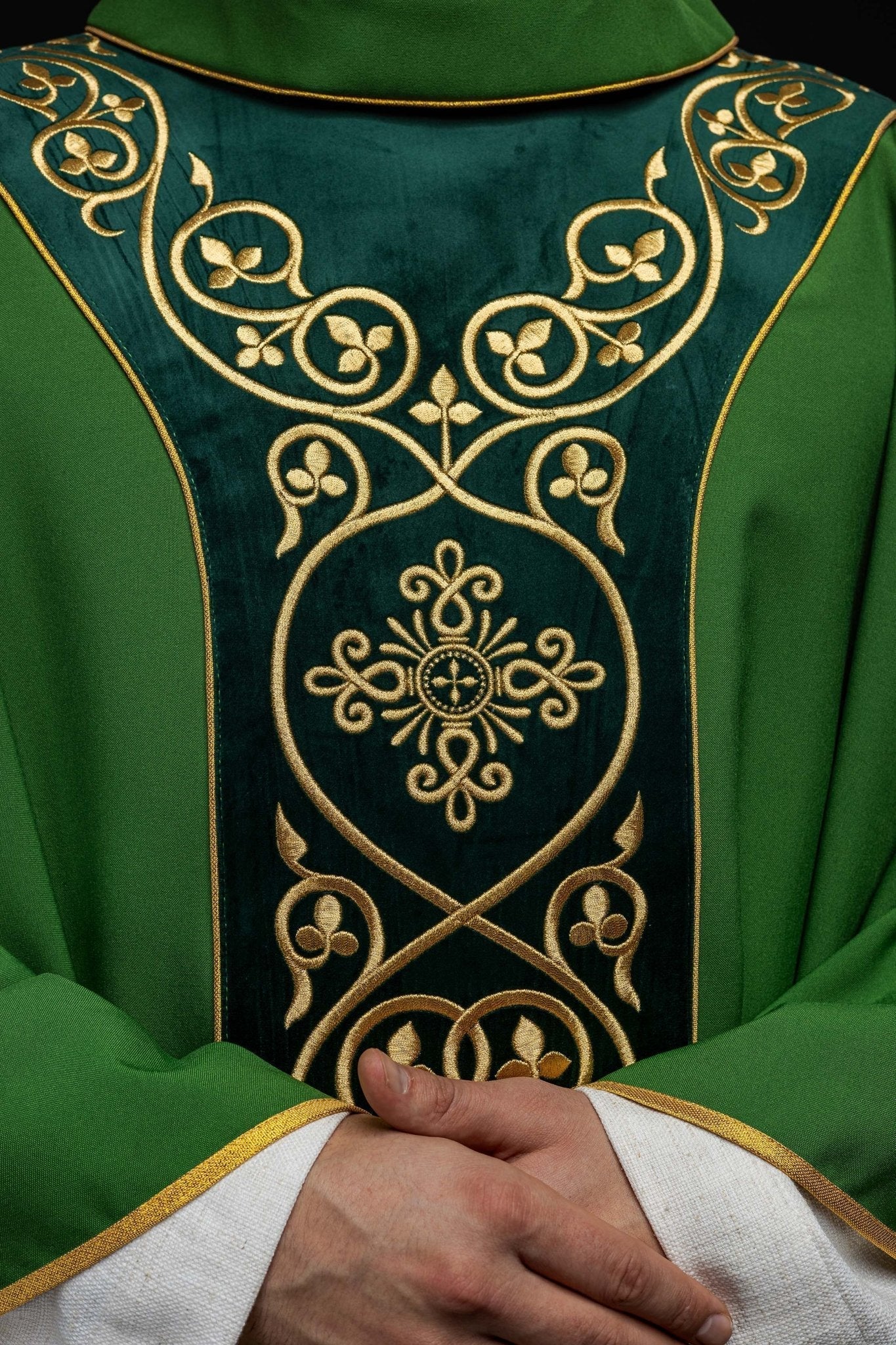 Chasuble made from green velvet fabric with gold embroidery - Image 3