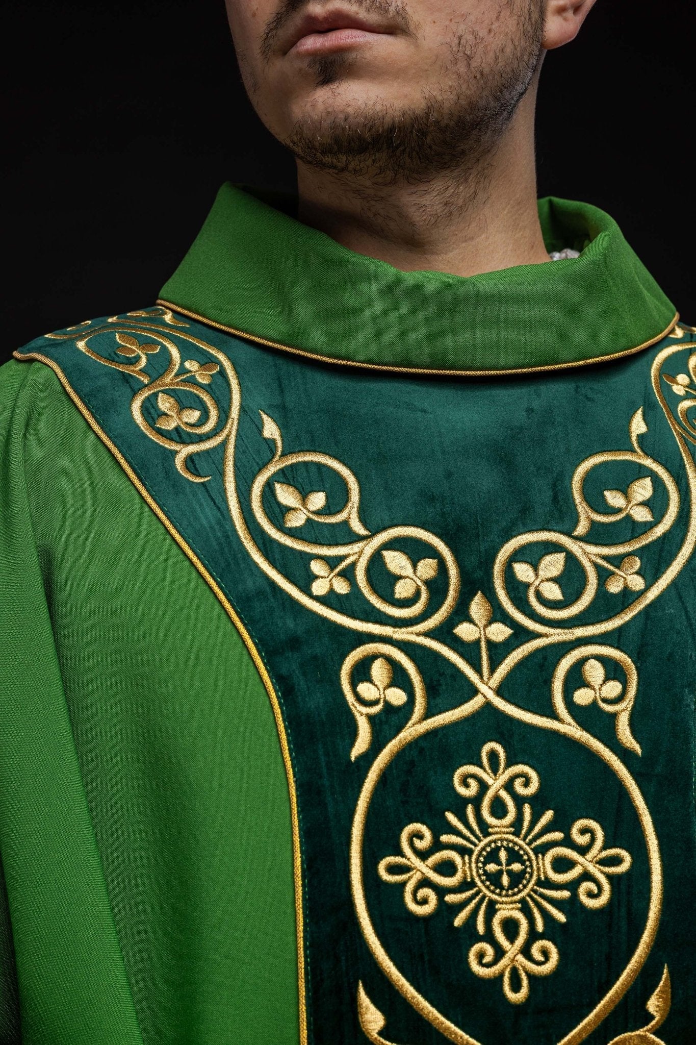 Chasuble made from green velvet fabric with gold embroidery - Image 4