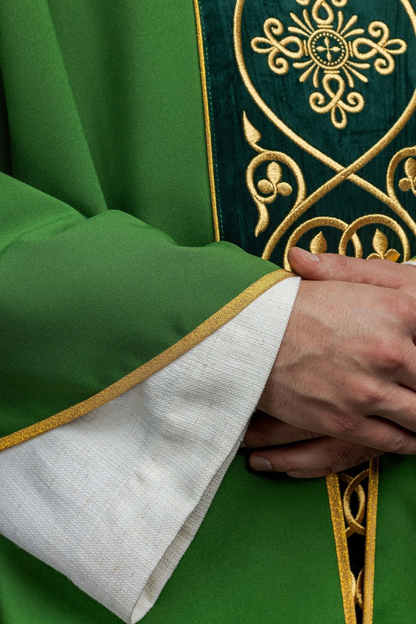 Chasuble made from green velvet fabric with gold embroidery - Image 5