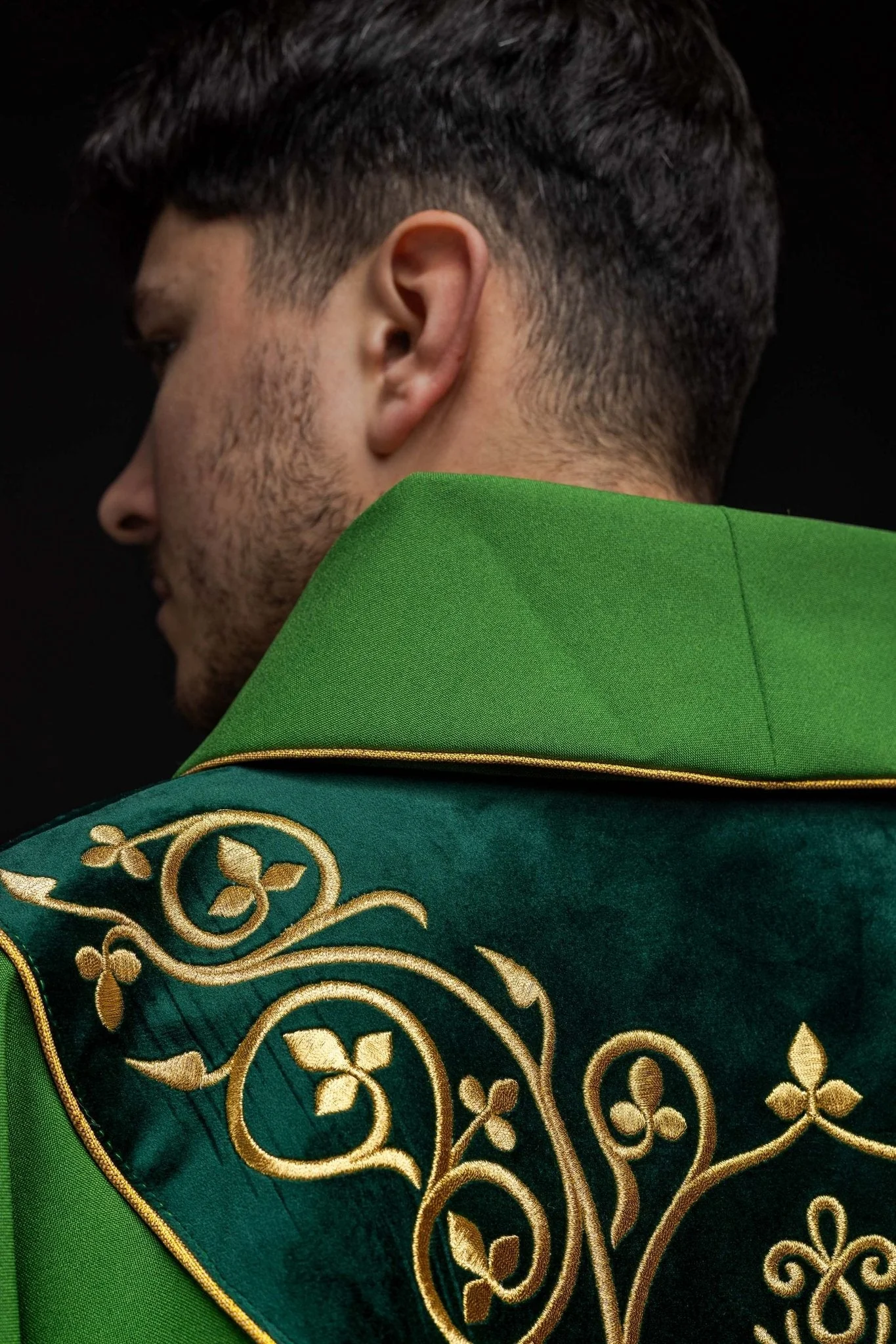 Chasuble made from green velvet fabric with gold embroidery - Image 6