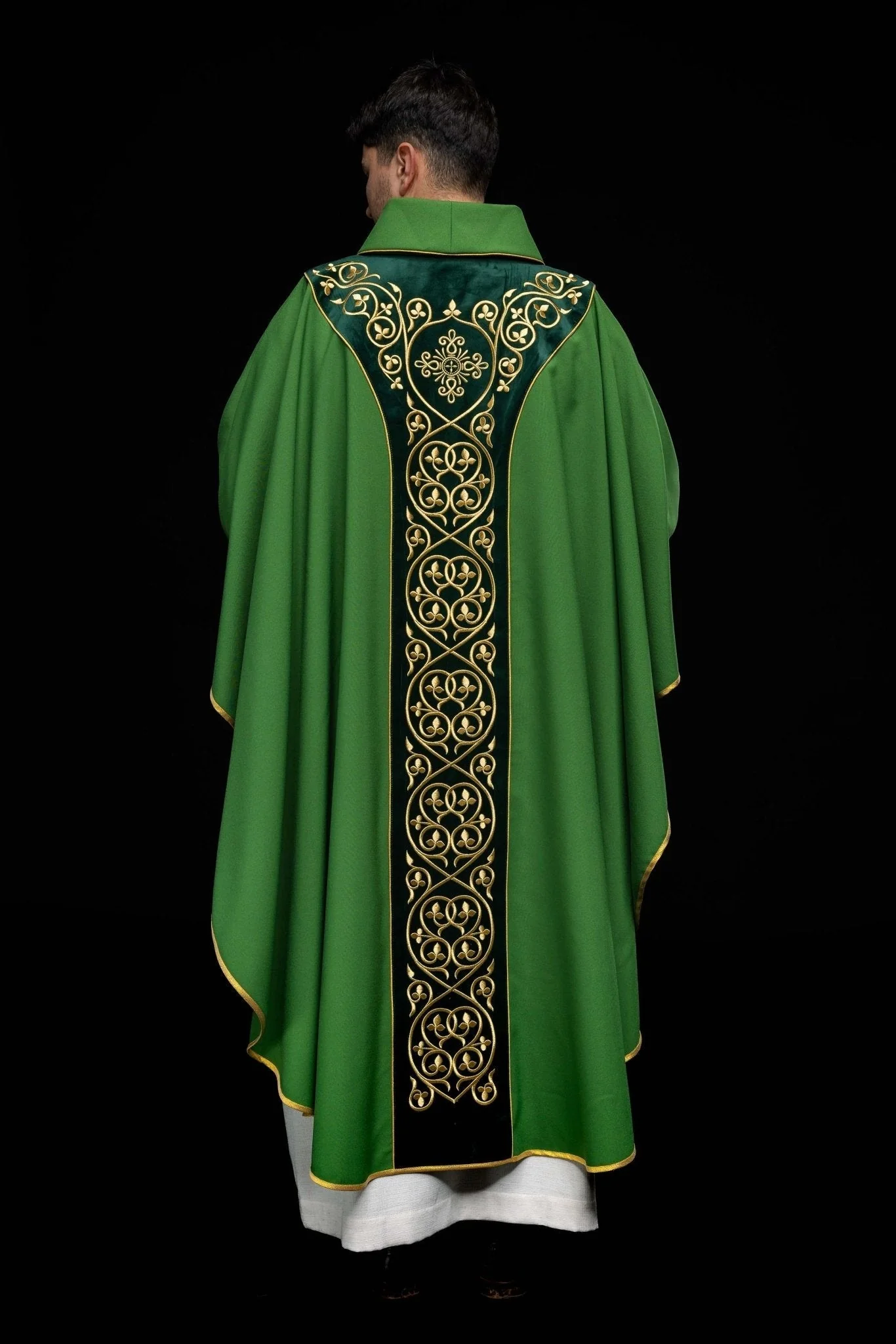 Chasuble made from green velvet fabric with gold embroidery - Image 8