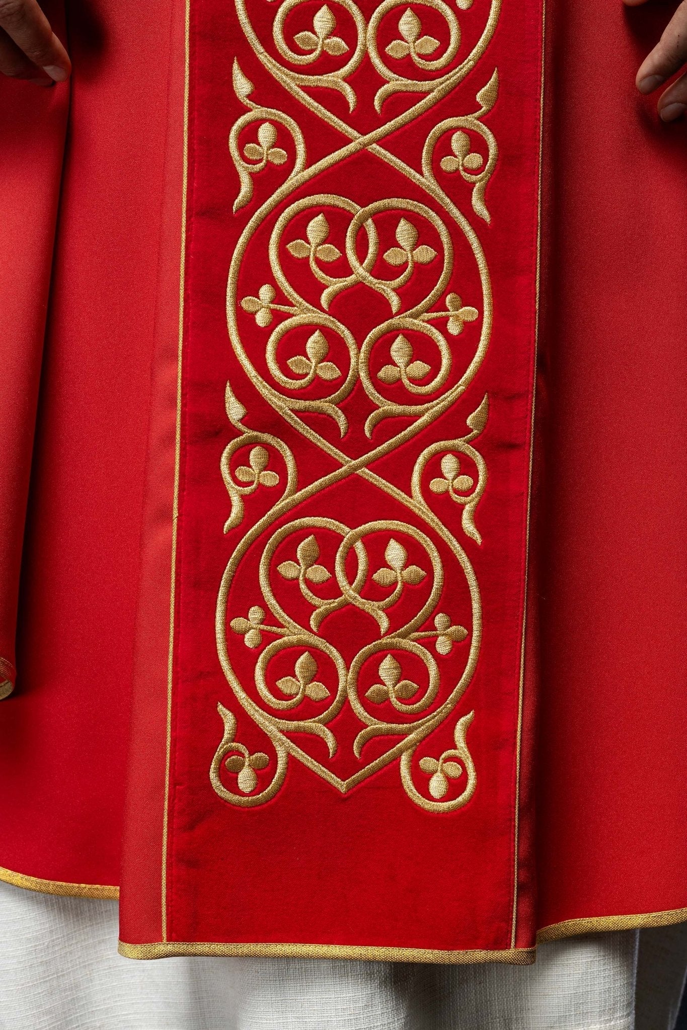 Chasuble made from soft touch red velvet fabric - Image 5