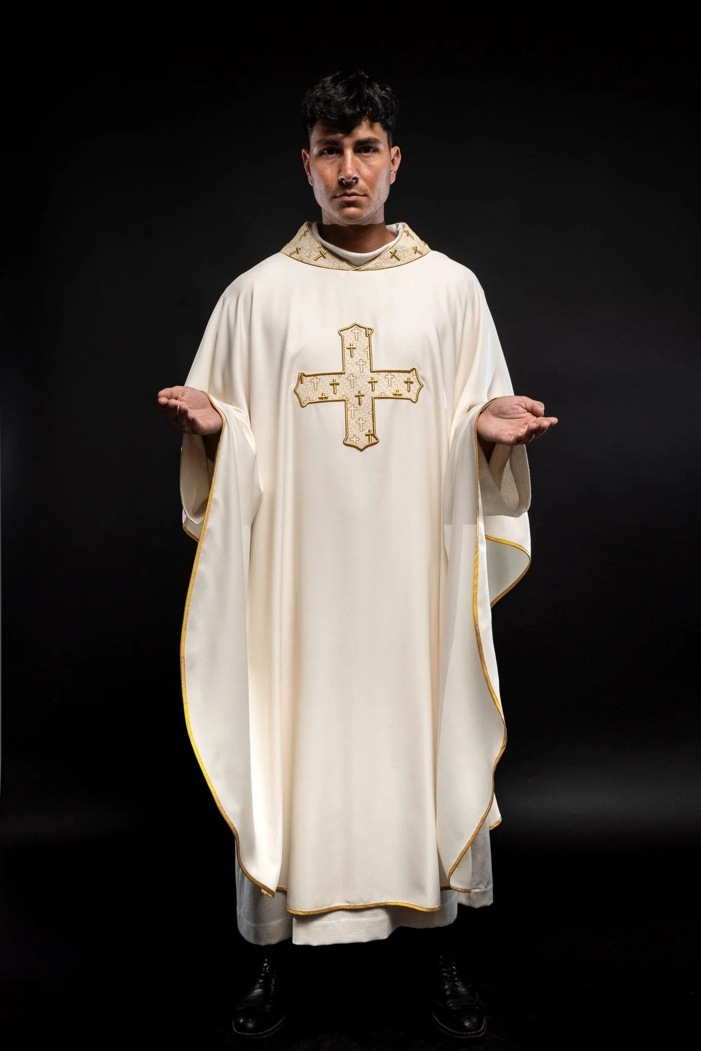 Chasuble made of ecru texture with gold cross embroidery on collar - Image 5