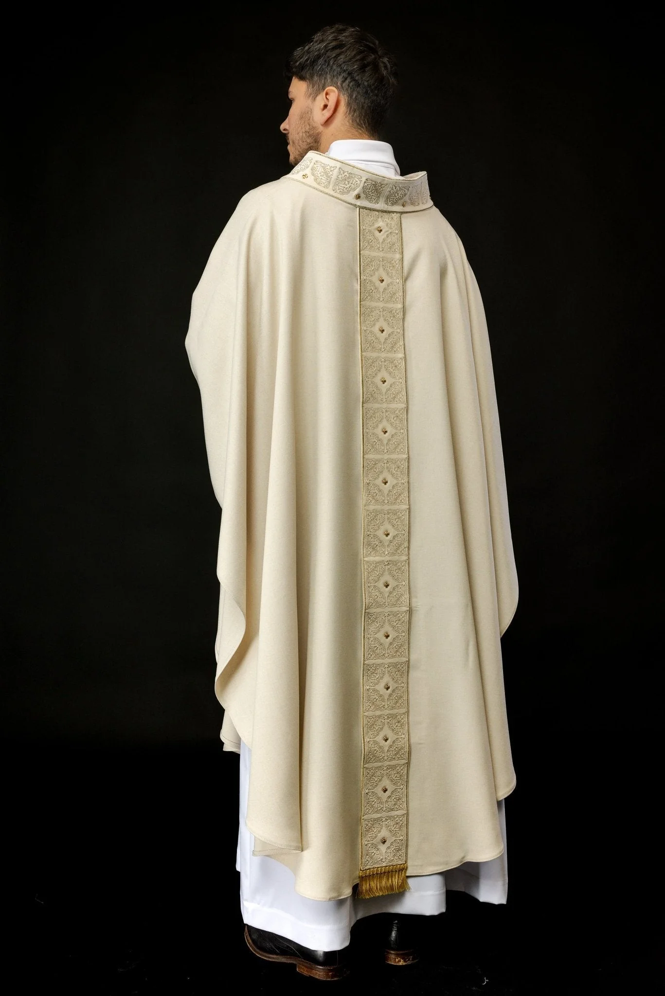Chasuble made of velvet texture in ivory - Image 8