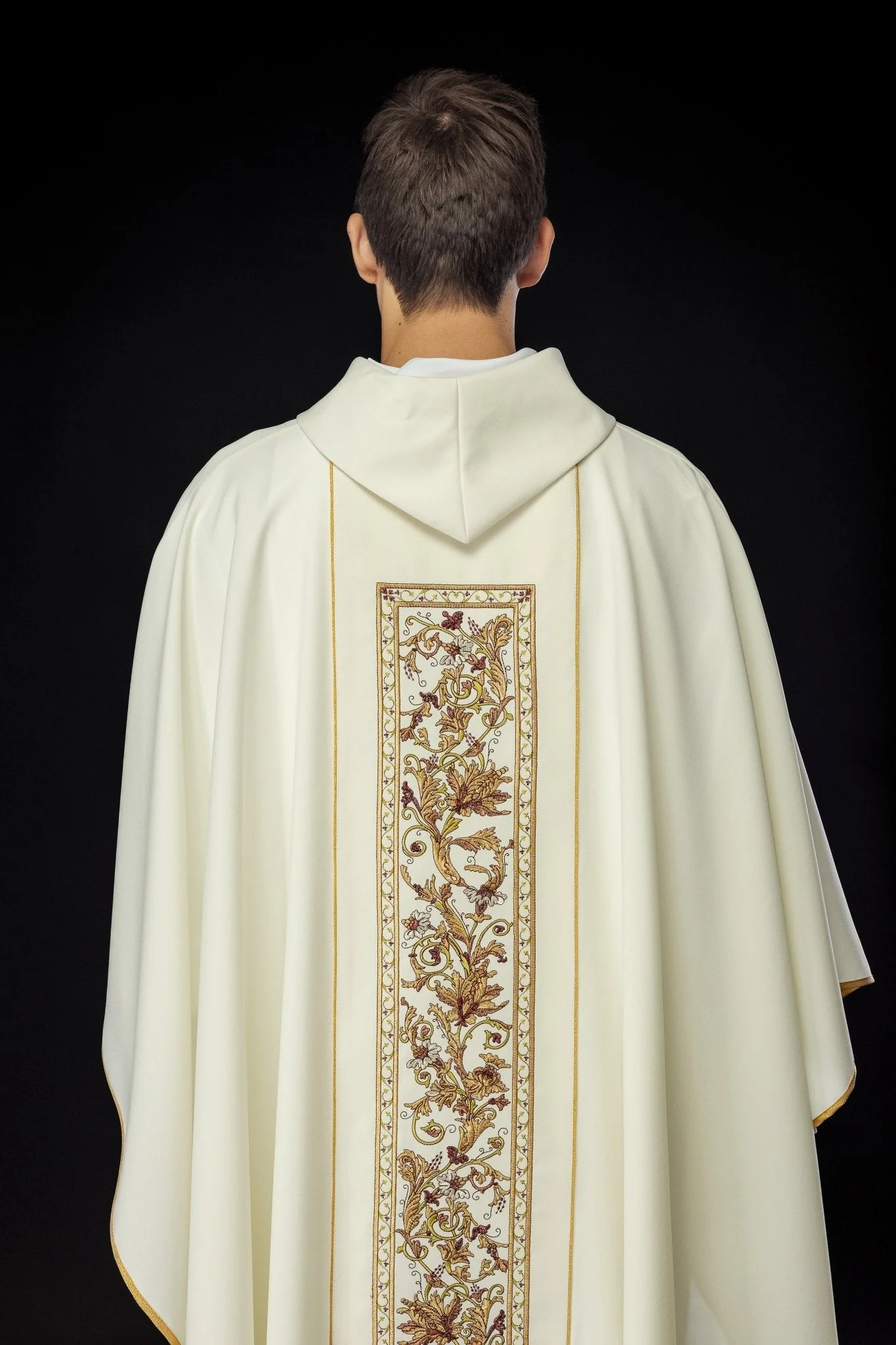Chasuble richly adorned with IHS motif in ecru - Image 6