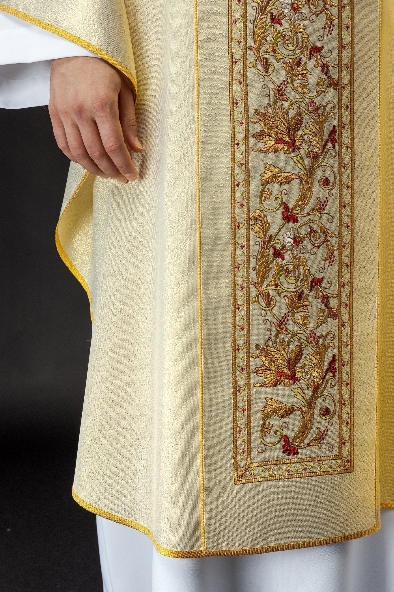 Chasuble richly decorated with IHS motif in gold color - Image 3