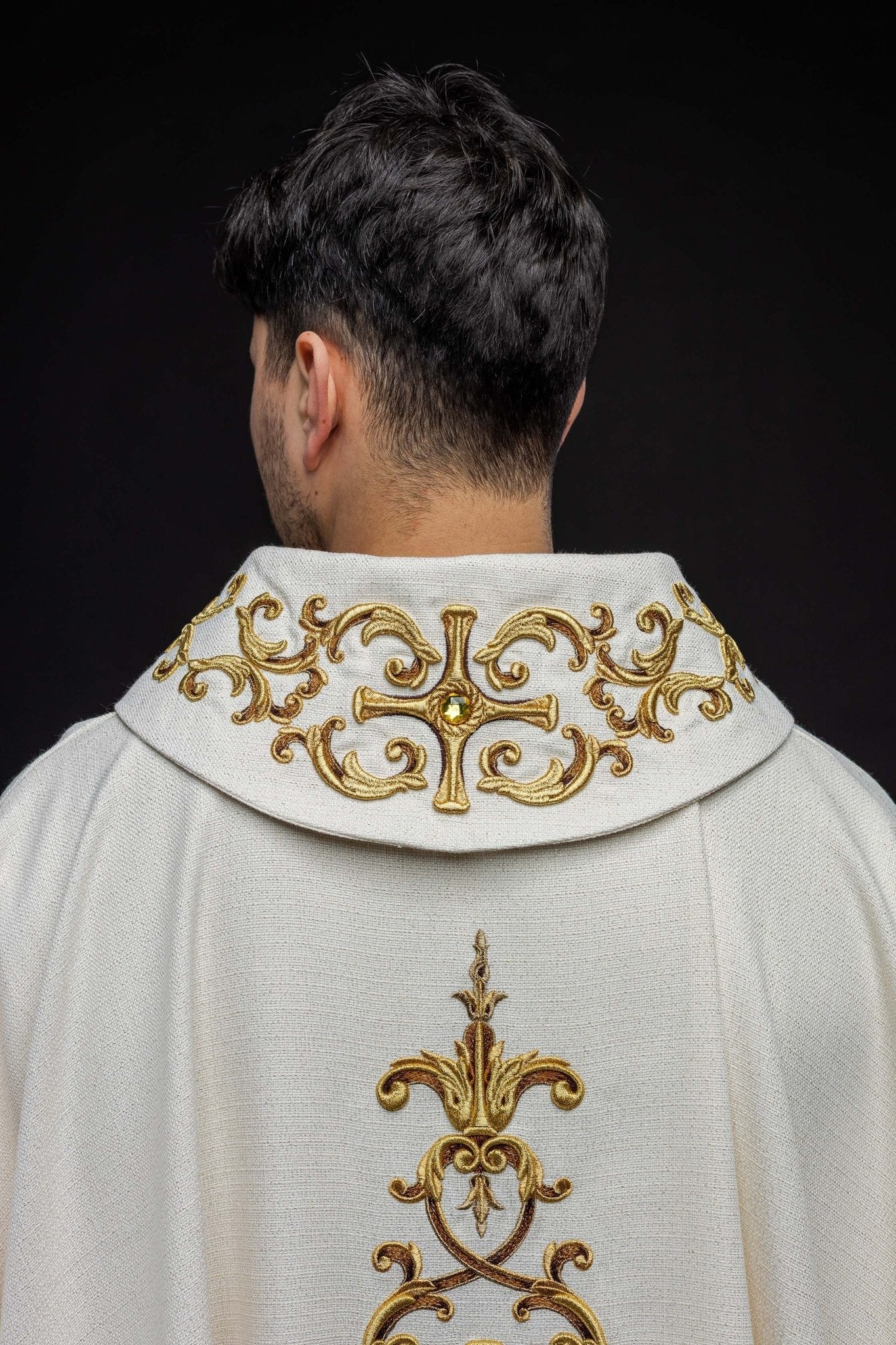 Chasuble richly embroidered, adorned with gemstones - Image 6