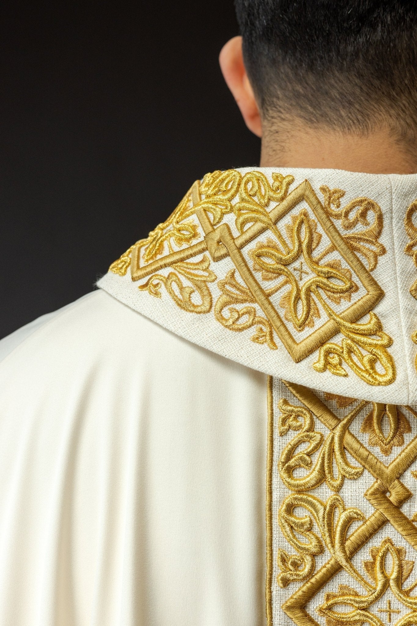 Chasuble richly embroidered floral motif with crosses Ecru - Image 7