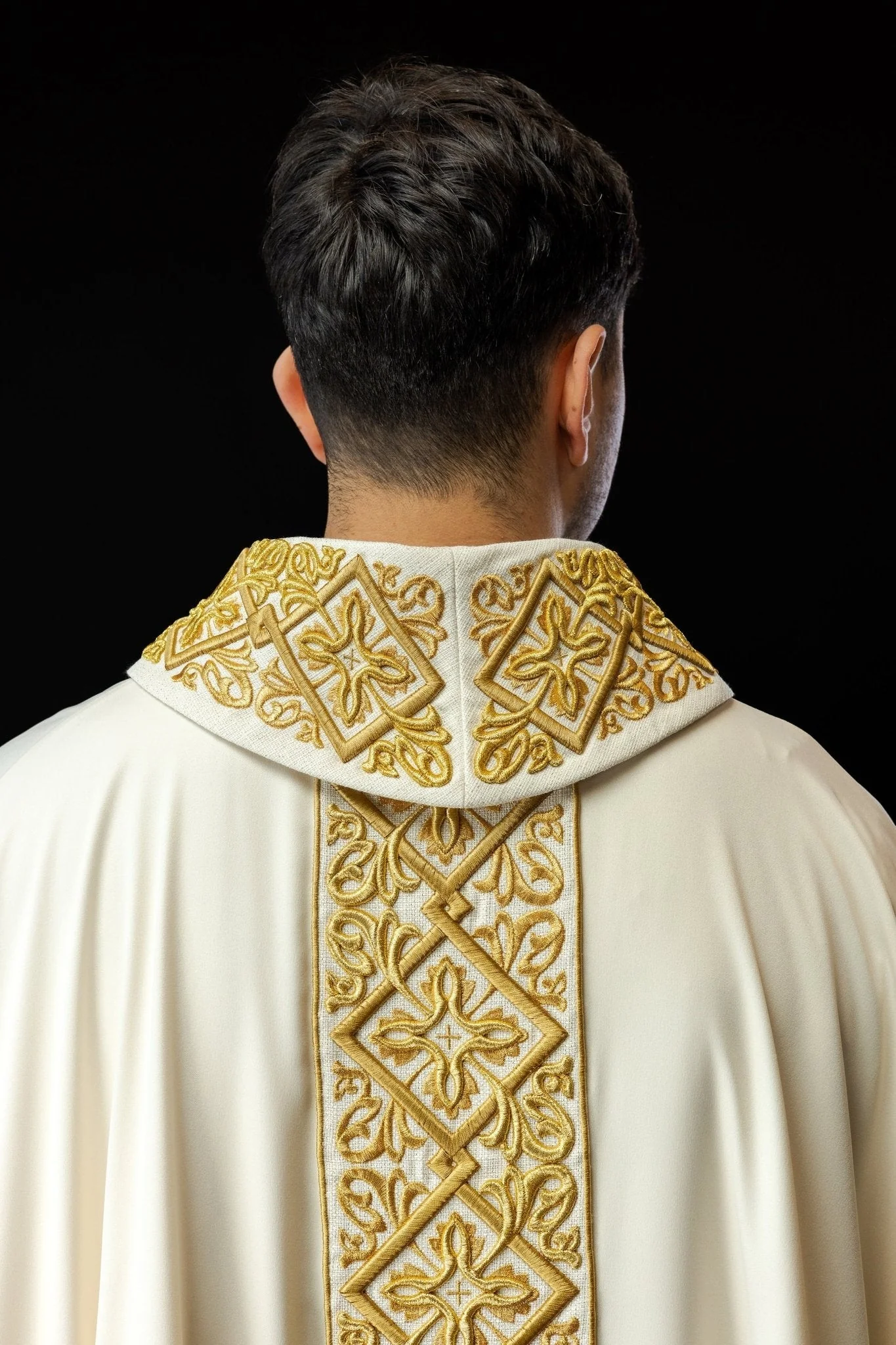 Chasuble richly embroidered floral motif with crosses Ecru - Image 8