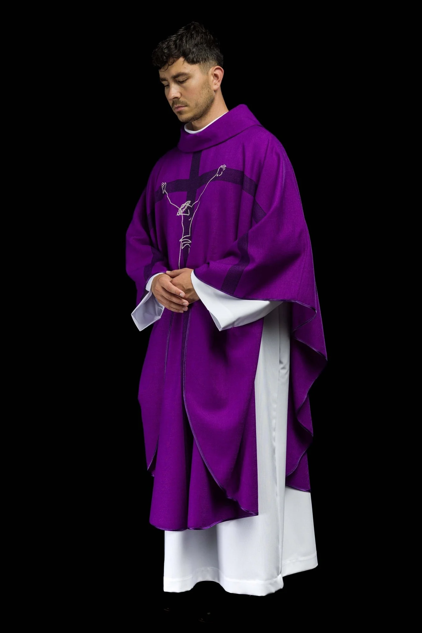 Chasuble with an icon of Jesus on the Cross in purple - Image 8