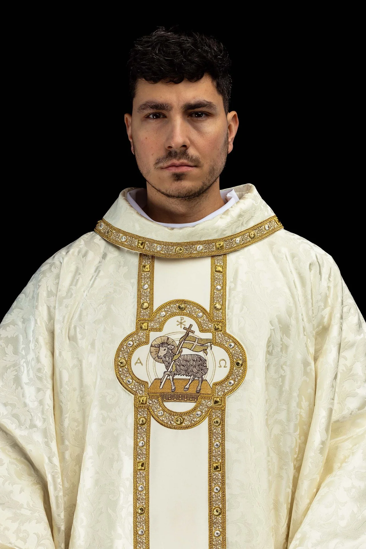Chasuble with cincture and embroidered Easter Lamb on jacquard fabric