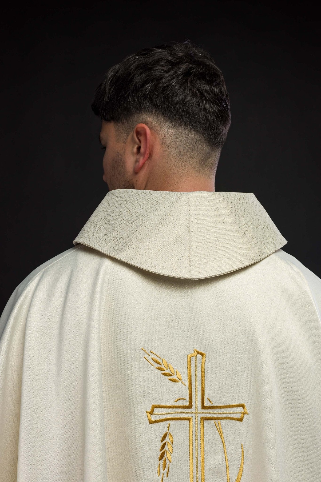 Chasuble with cross and ear motif in ecru color - Image 7