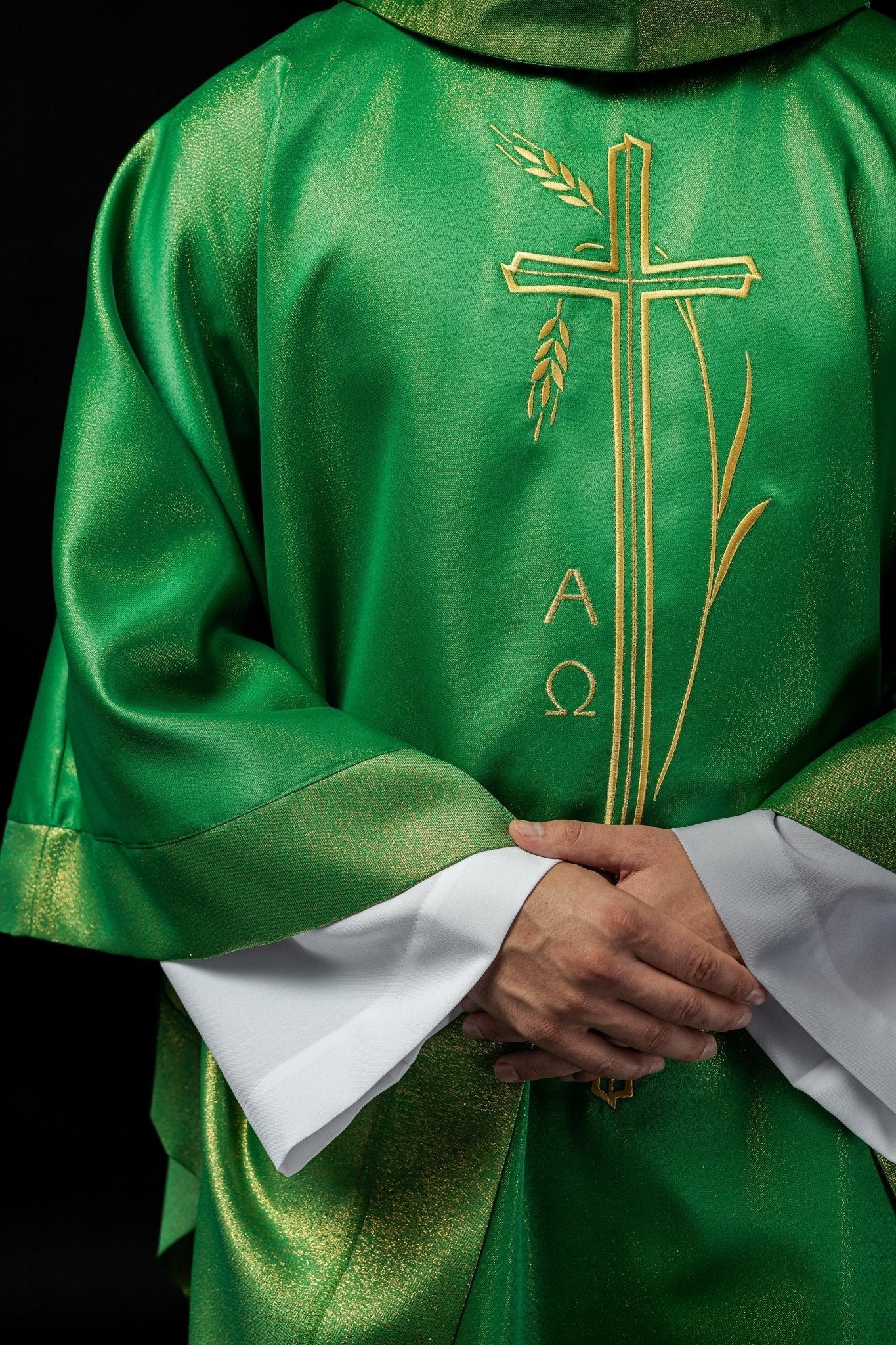 Chasuble with cross and ear motif in green color - Image 5