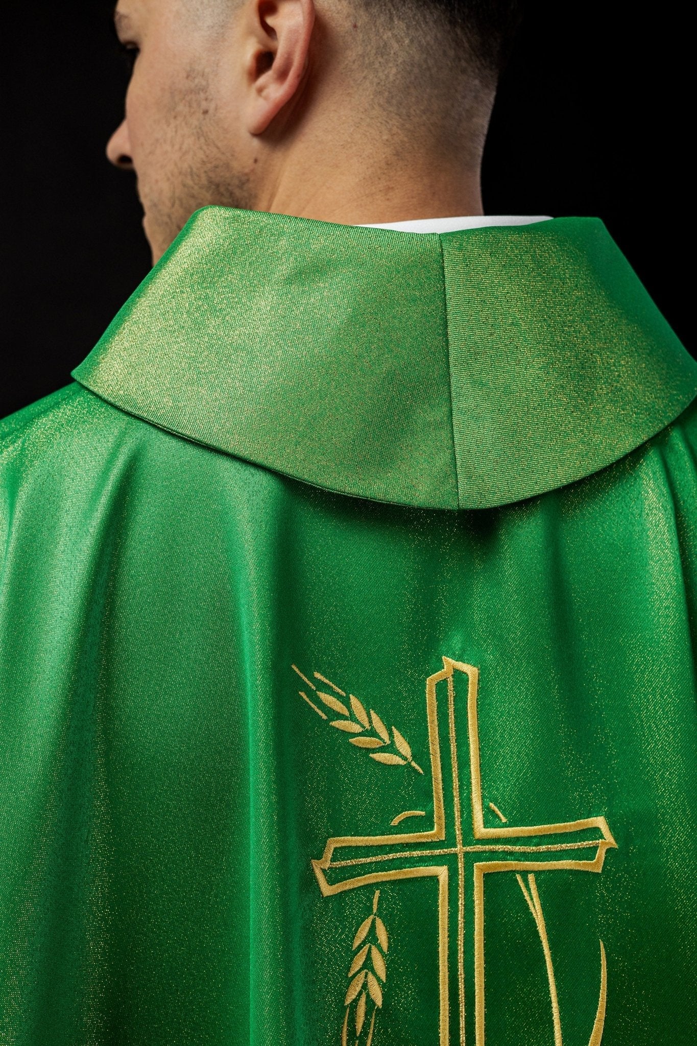 Chasuble with cross and ear motif in green color - Image 6