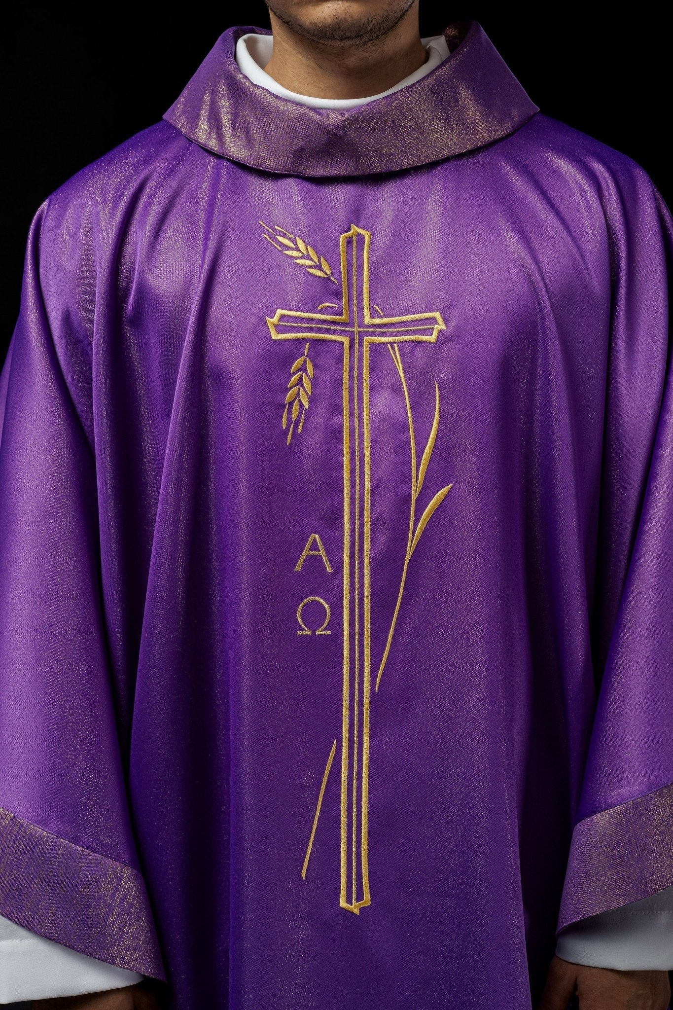 Chasuble with cross and ear motif in purple color - Image 3