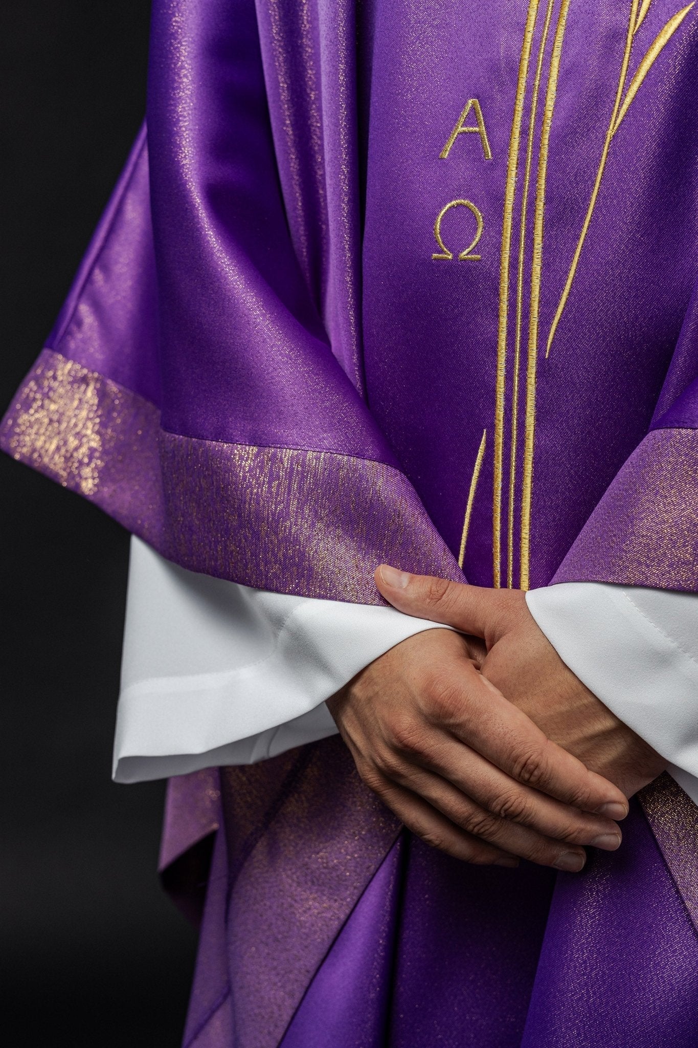 Chasuble with cross and ear motif in purple color - Image 5