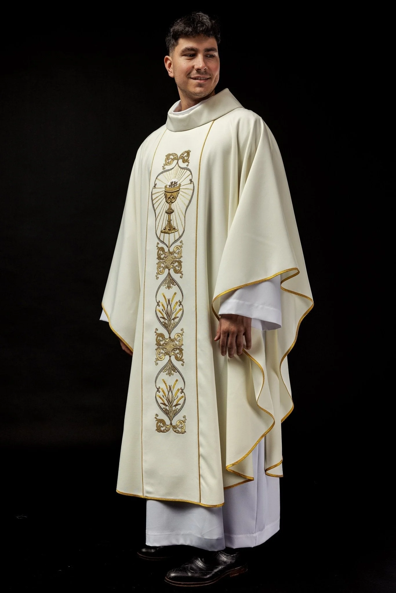 Chasuble with embroidered chalice symbol in ecru - Image 7