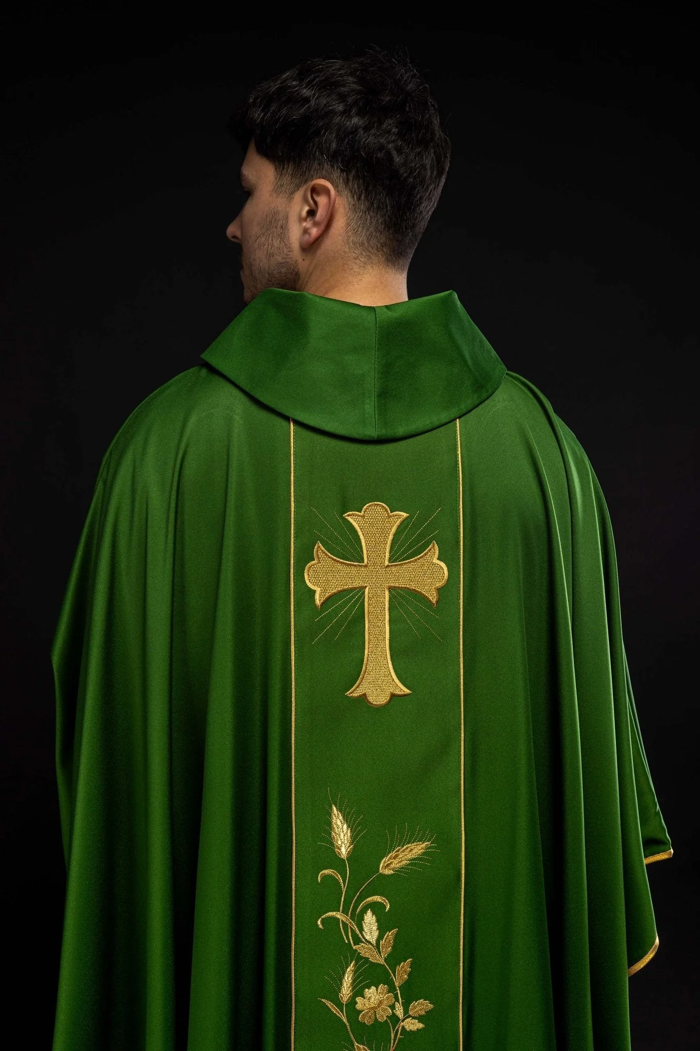 Chasuble with embroidered cross and ears of corn in green - Image 6
