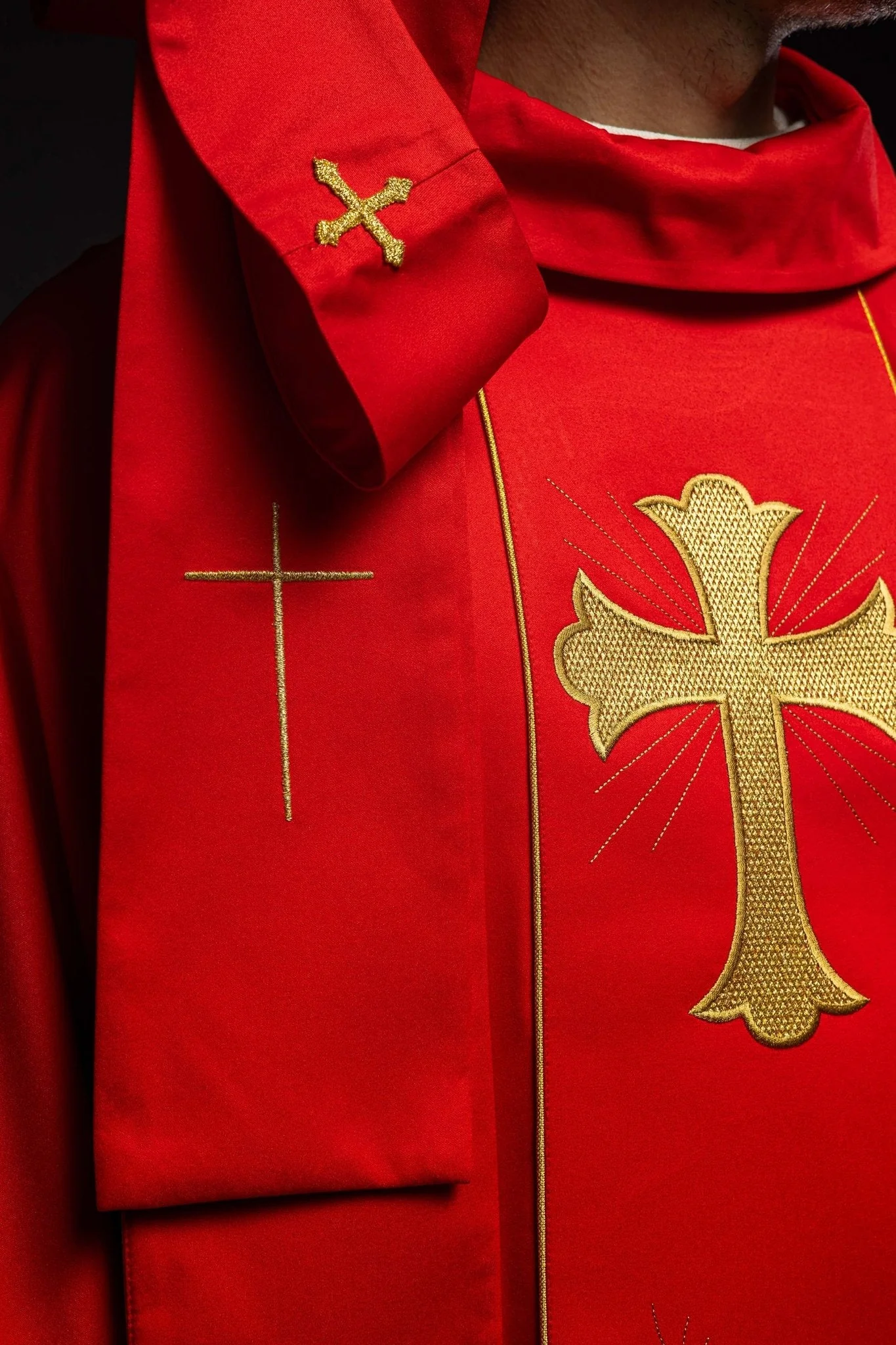 Chasuble with embroidered cross and ears of wheat in red - Image 6