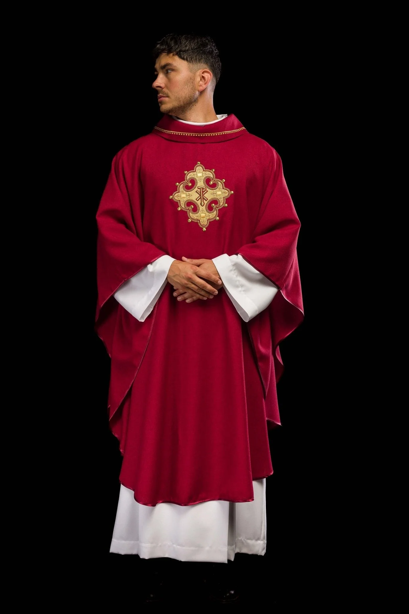 Chasuble with embroidered cross and gold trim on collar in red - Image 2
