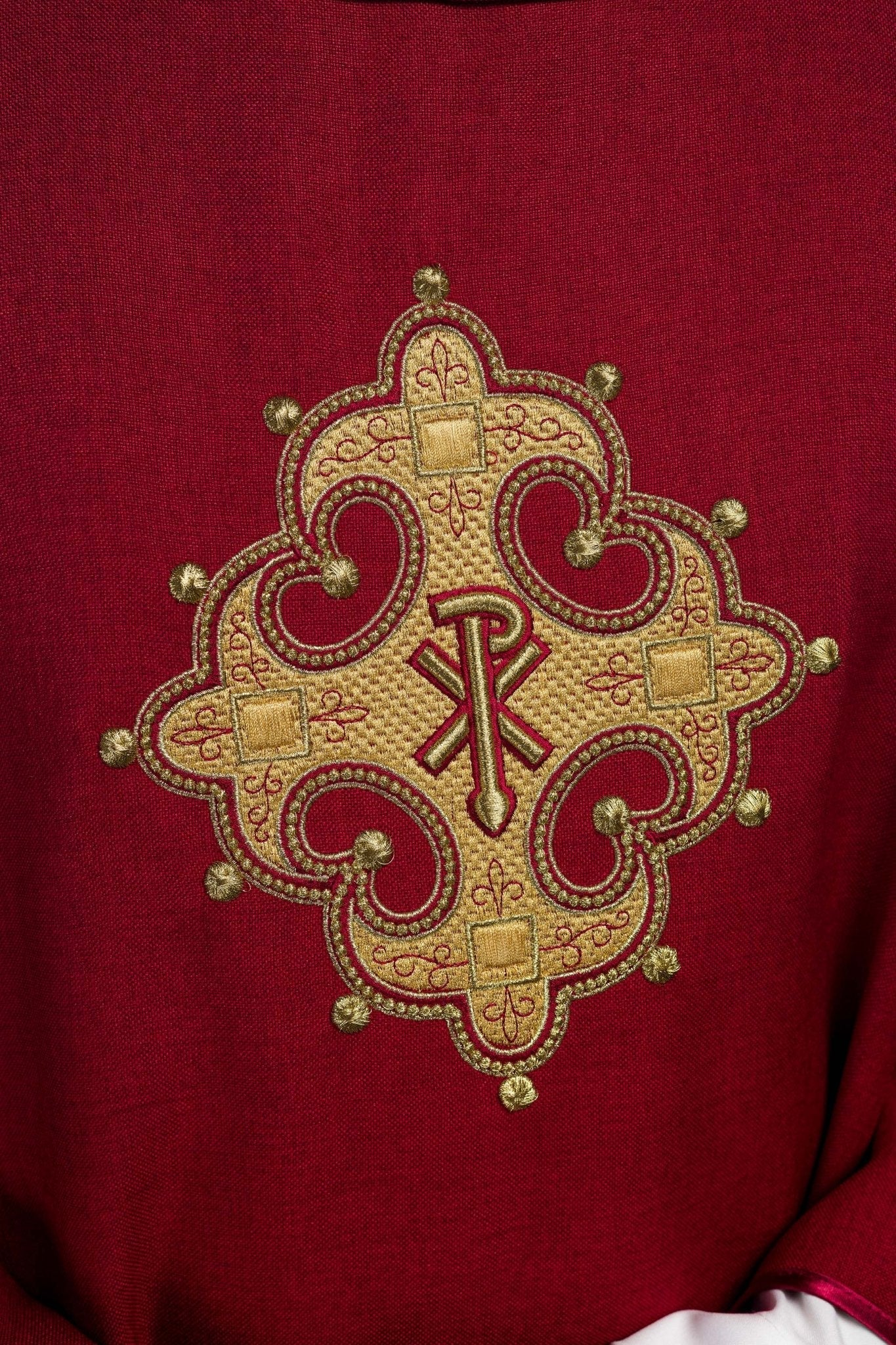 Chasuble with embroidered cross and gold trim on collar in red - Image 3