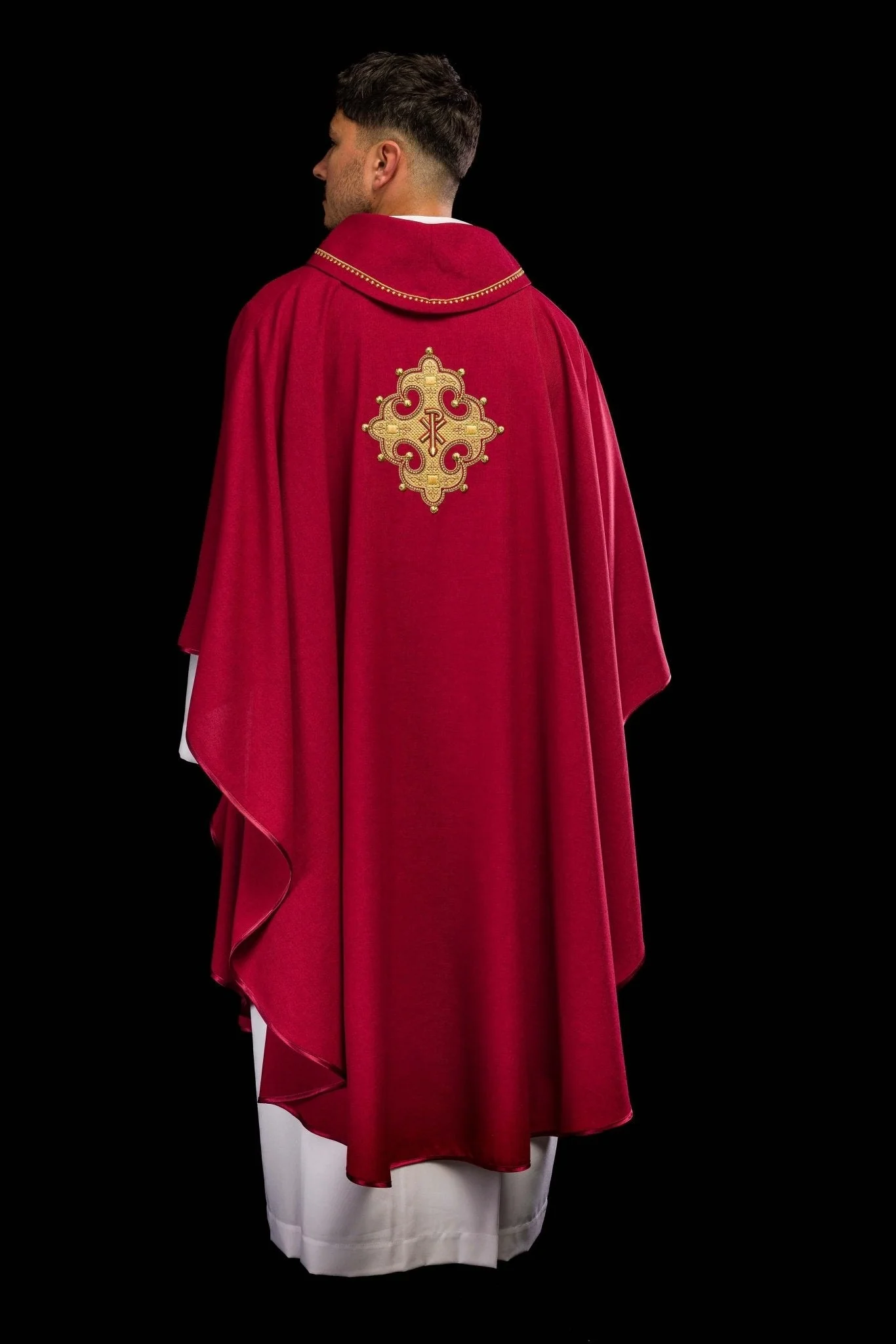 Chasuble with embroidered cross and gold trim on collar in red - Image 6