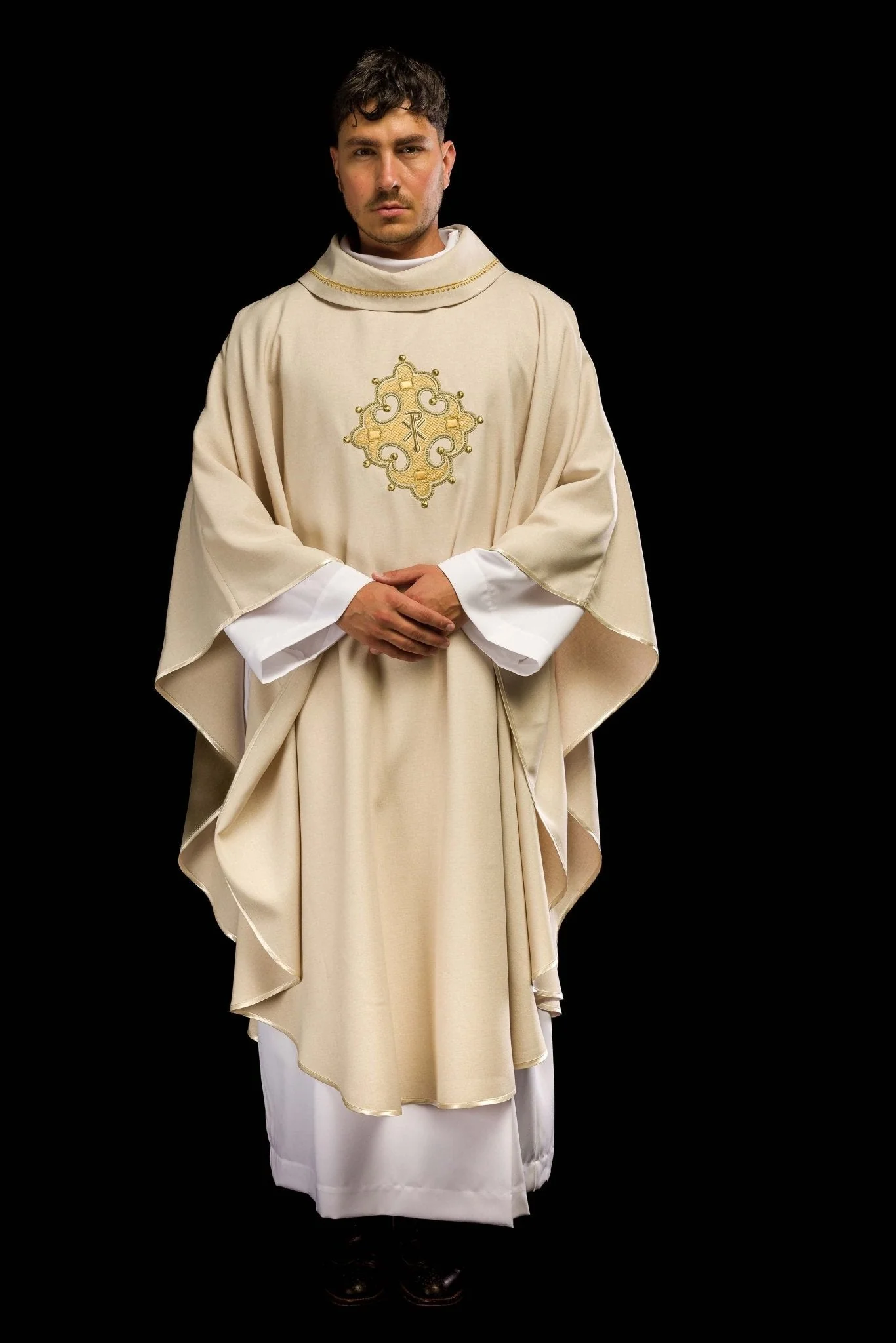 Chasuble with embroidered cross and gold trim on the ecru collar - Image 7