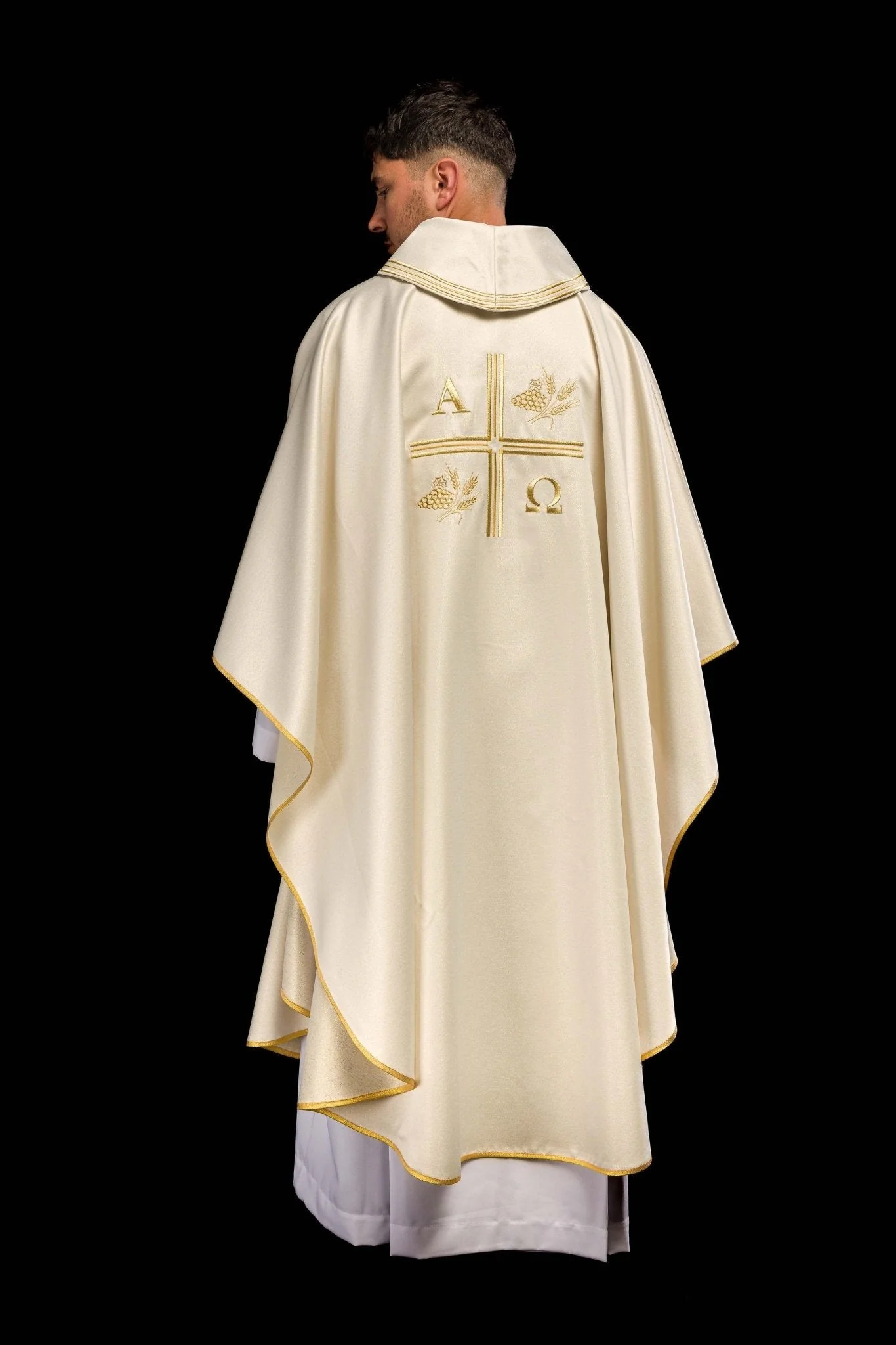 Chasuble with embroidered cross and motifs of Alpha and Omega and ears in ecru color - Image 7