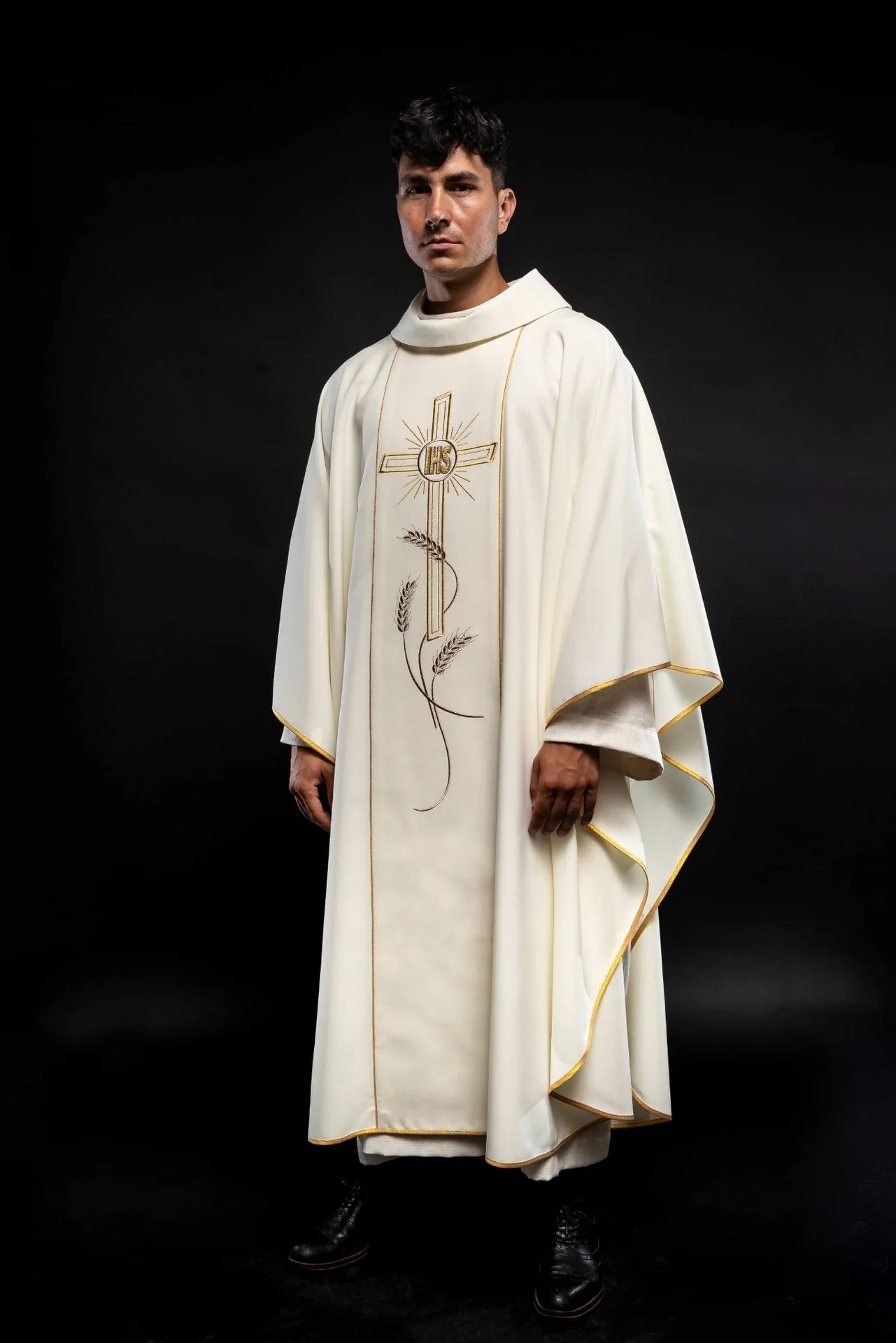Chasuble with embroidered Cross IHS symbol in ecru - Image 2