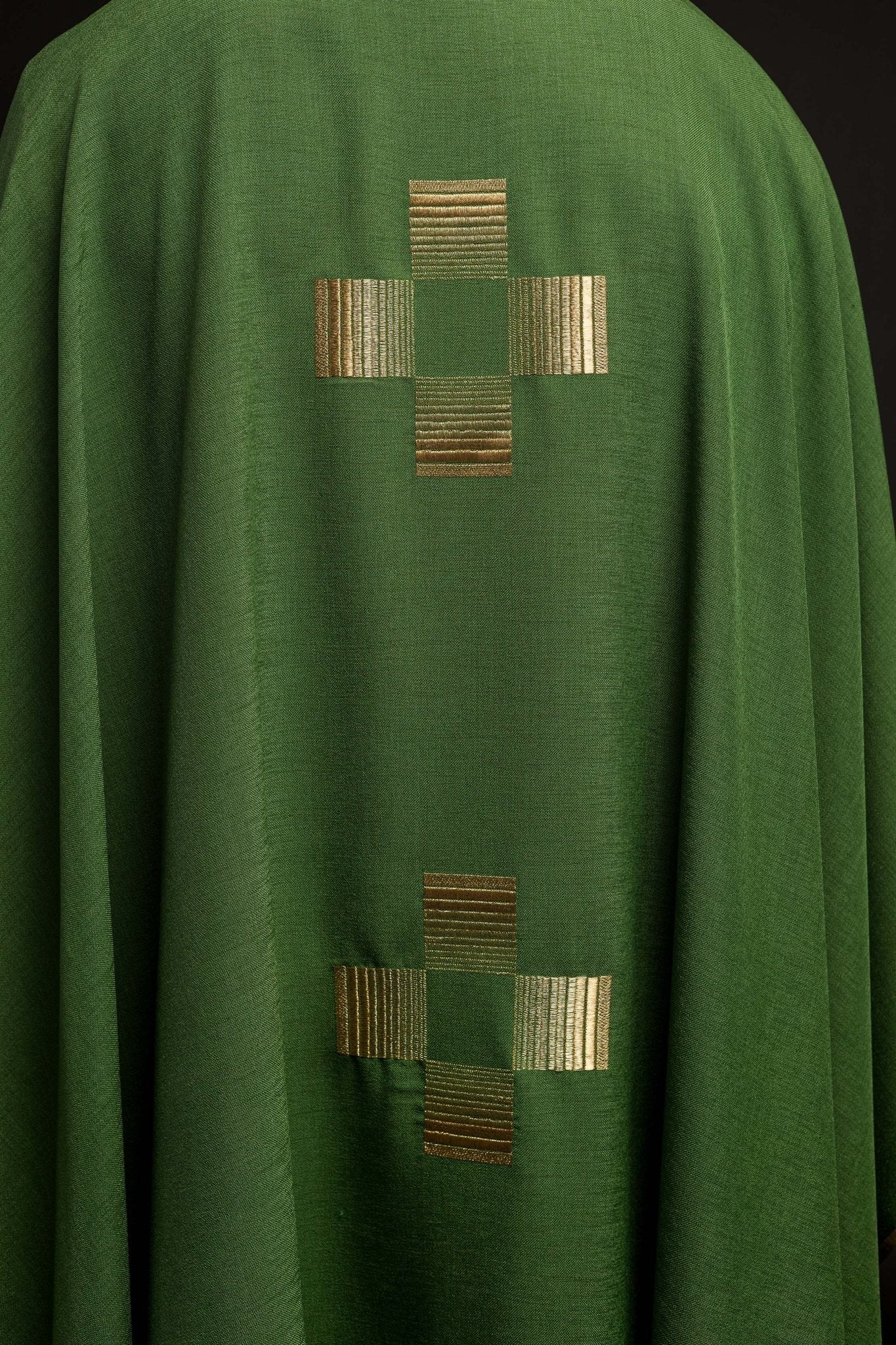 Chasuble with embroidered Crosses in green - Image 7