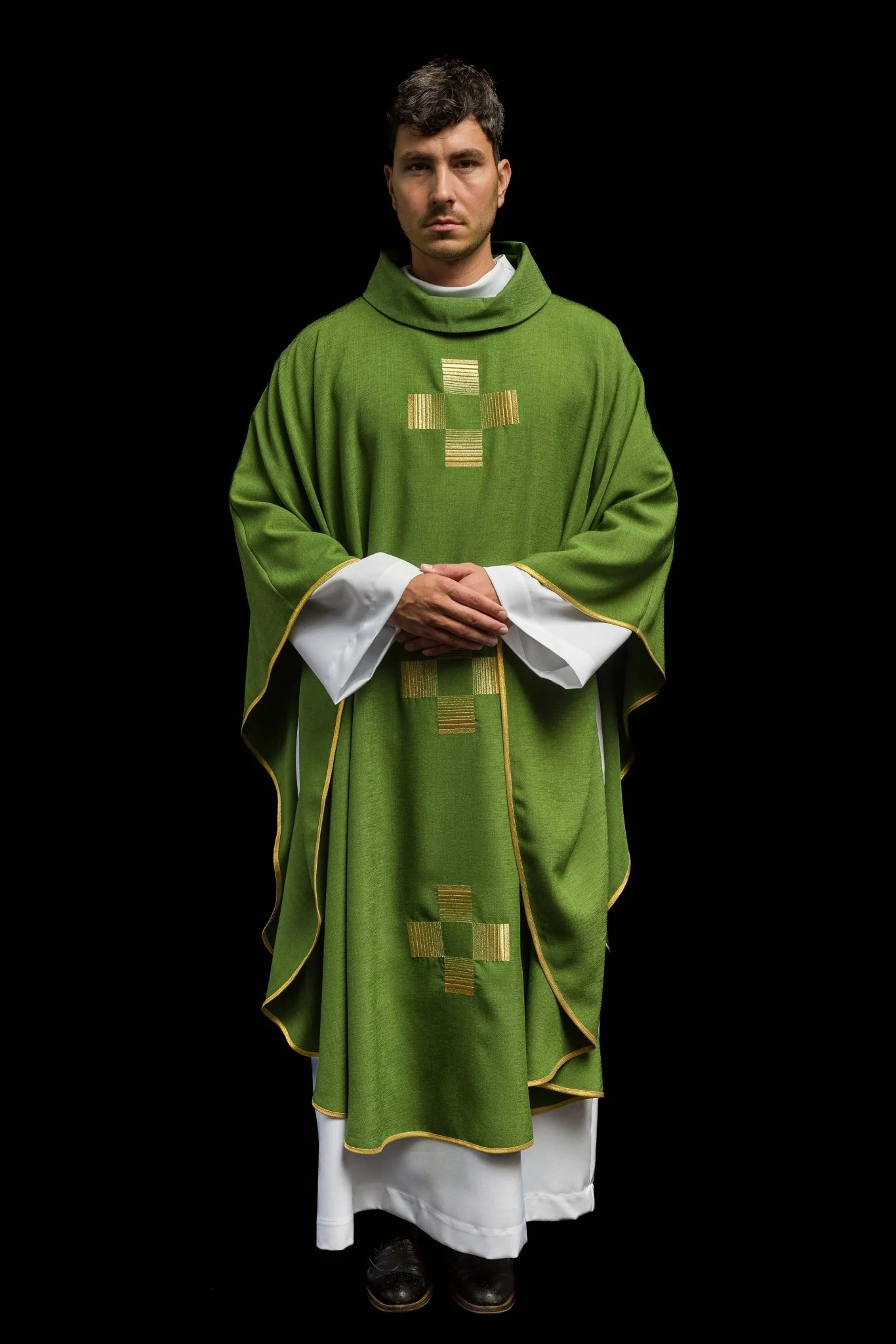 Chasuble with embroidered Crosses in green - Image 9