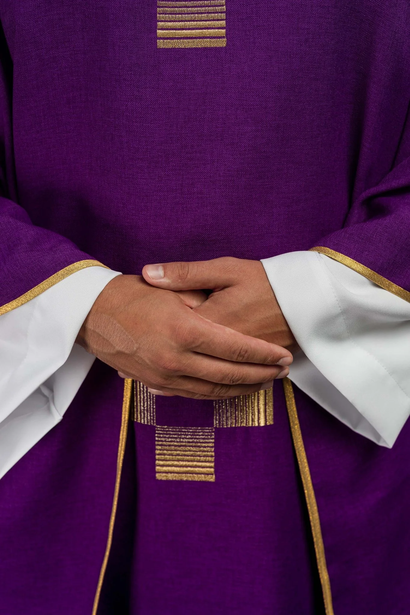 Chasuble with embroidered Crosses in purple - Image 3