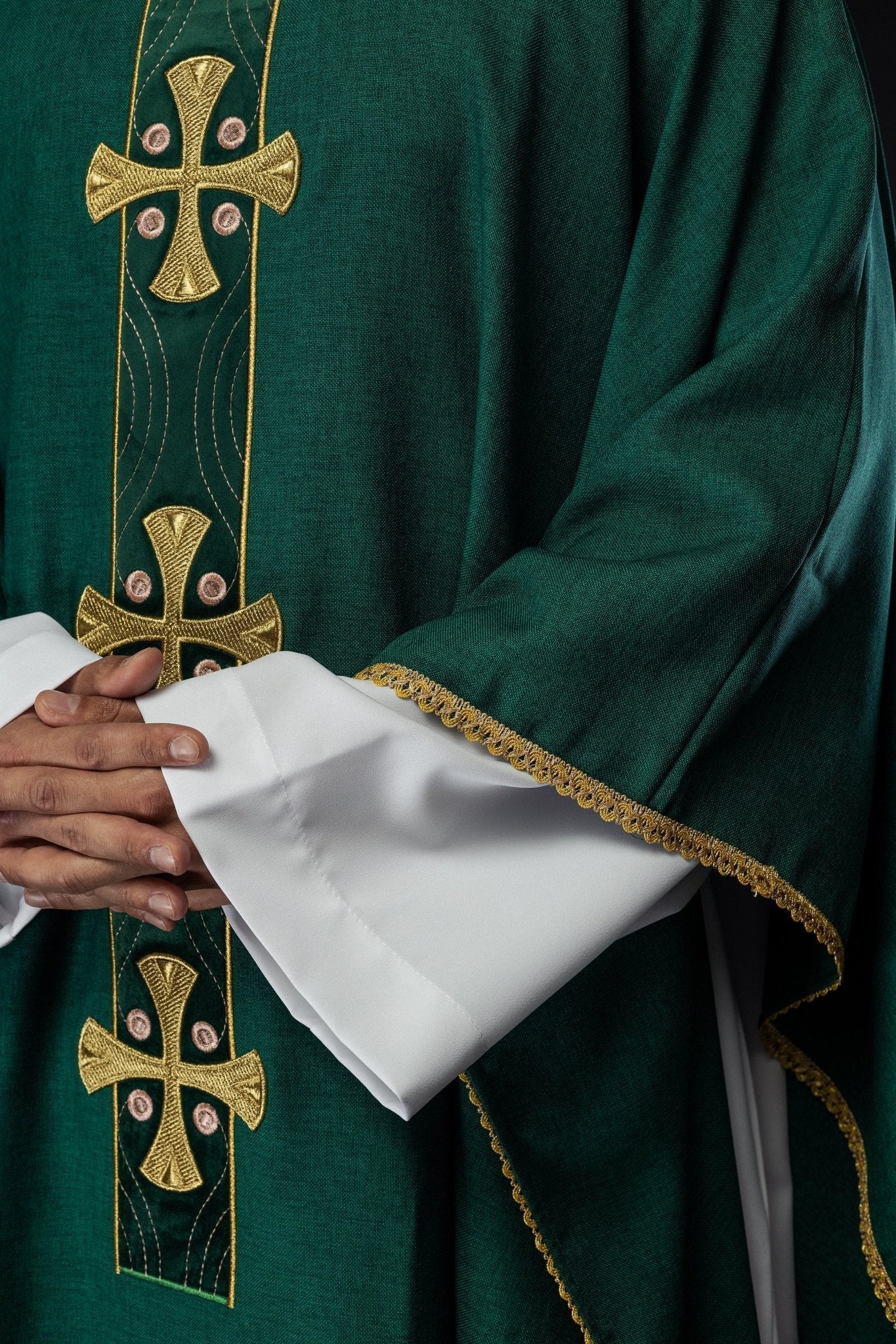 Chasuble with embroidered gold crosses and piping on the collar in green - Image 4