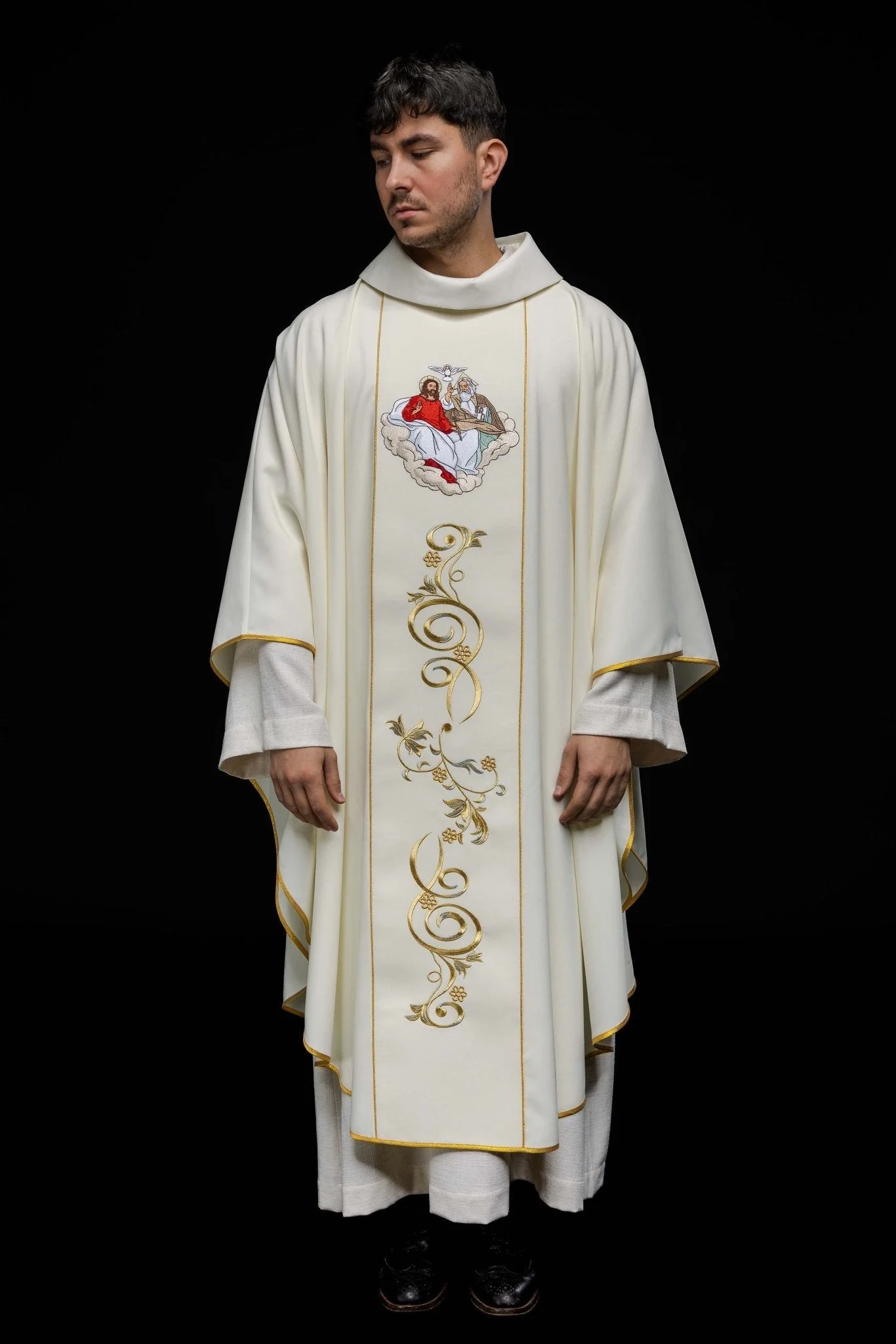 Chasuble with embroidered image of the Holy Trinity - Image 2