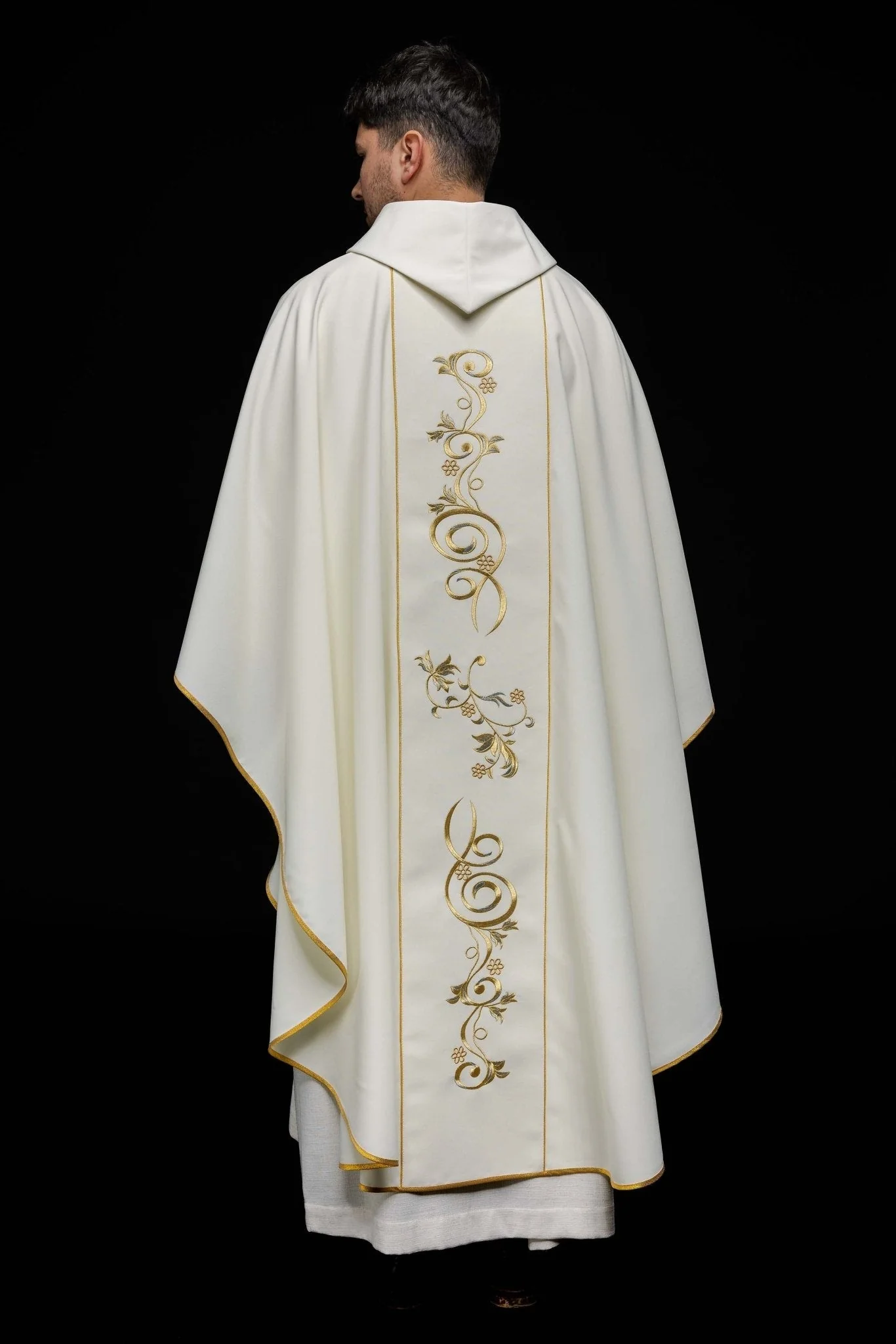 Chasuble with embroidered image of the Holy Trinity - Image 8