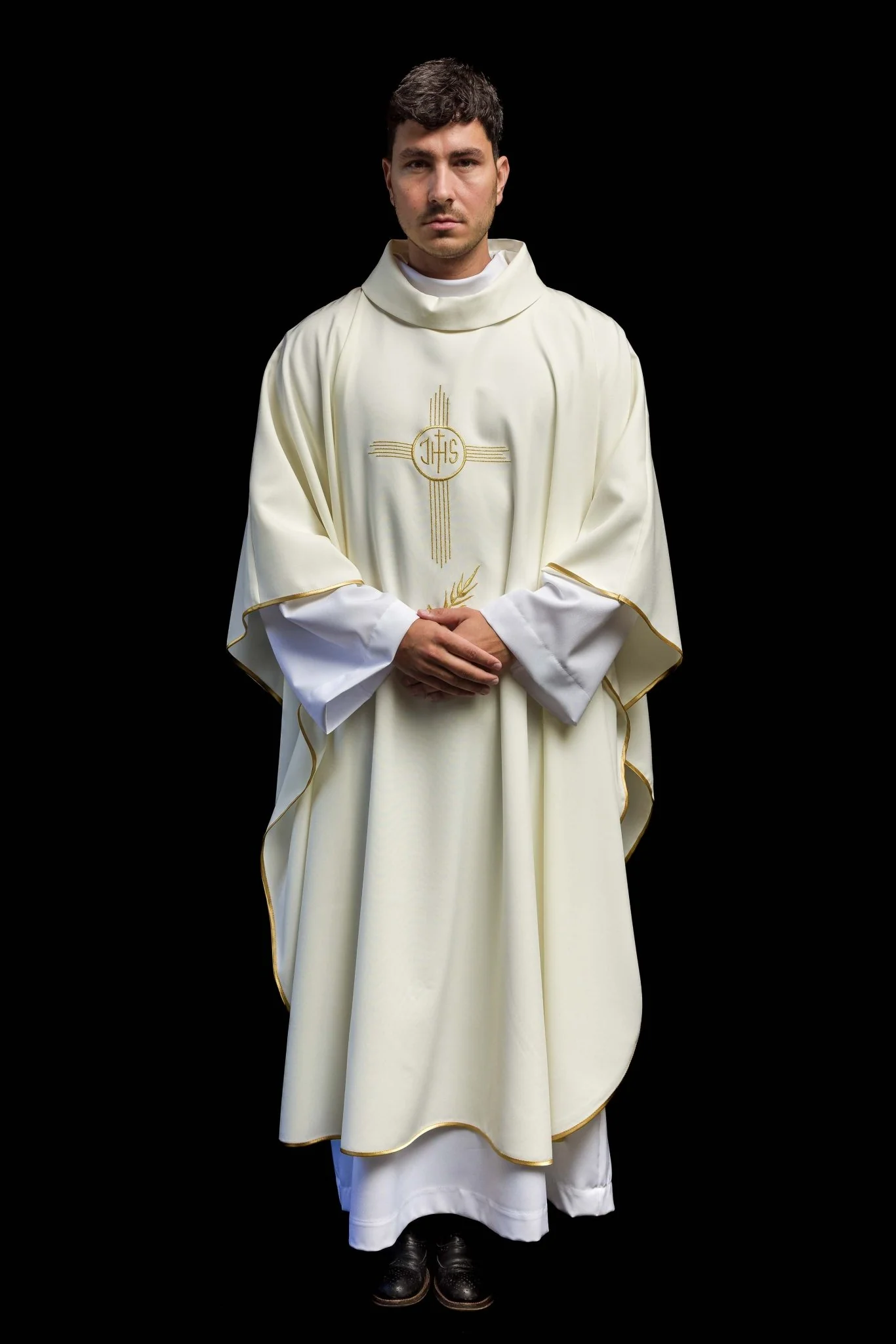 Chasuble with IHS embroidery in ecru - Image 8
