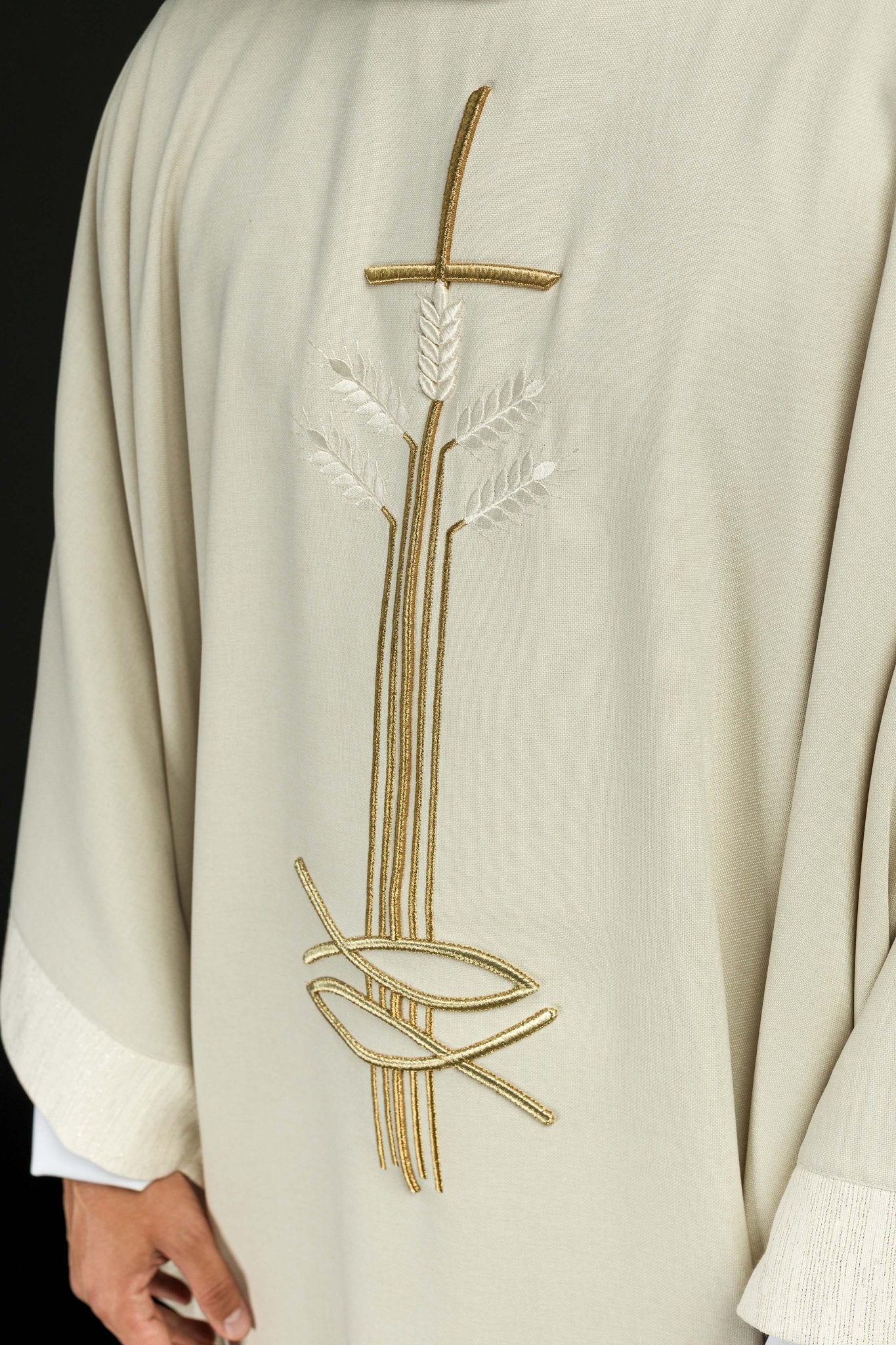 Chasuble with motif of cross, ears and fish - Image 3
