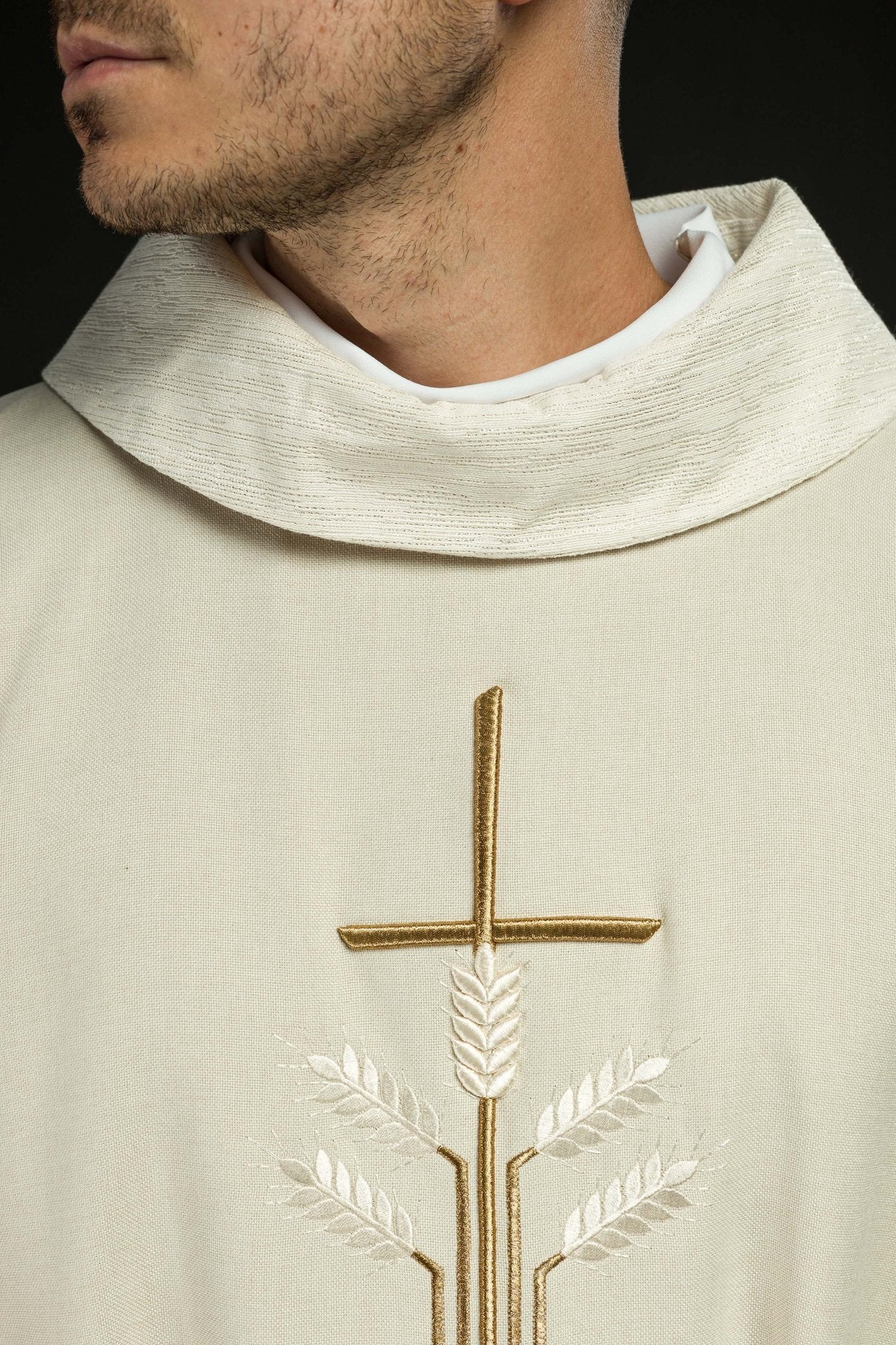 Chasuble with motif of cross, ears and fish - Image 5