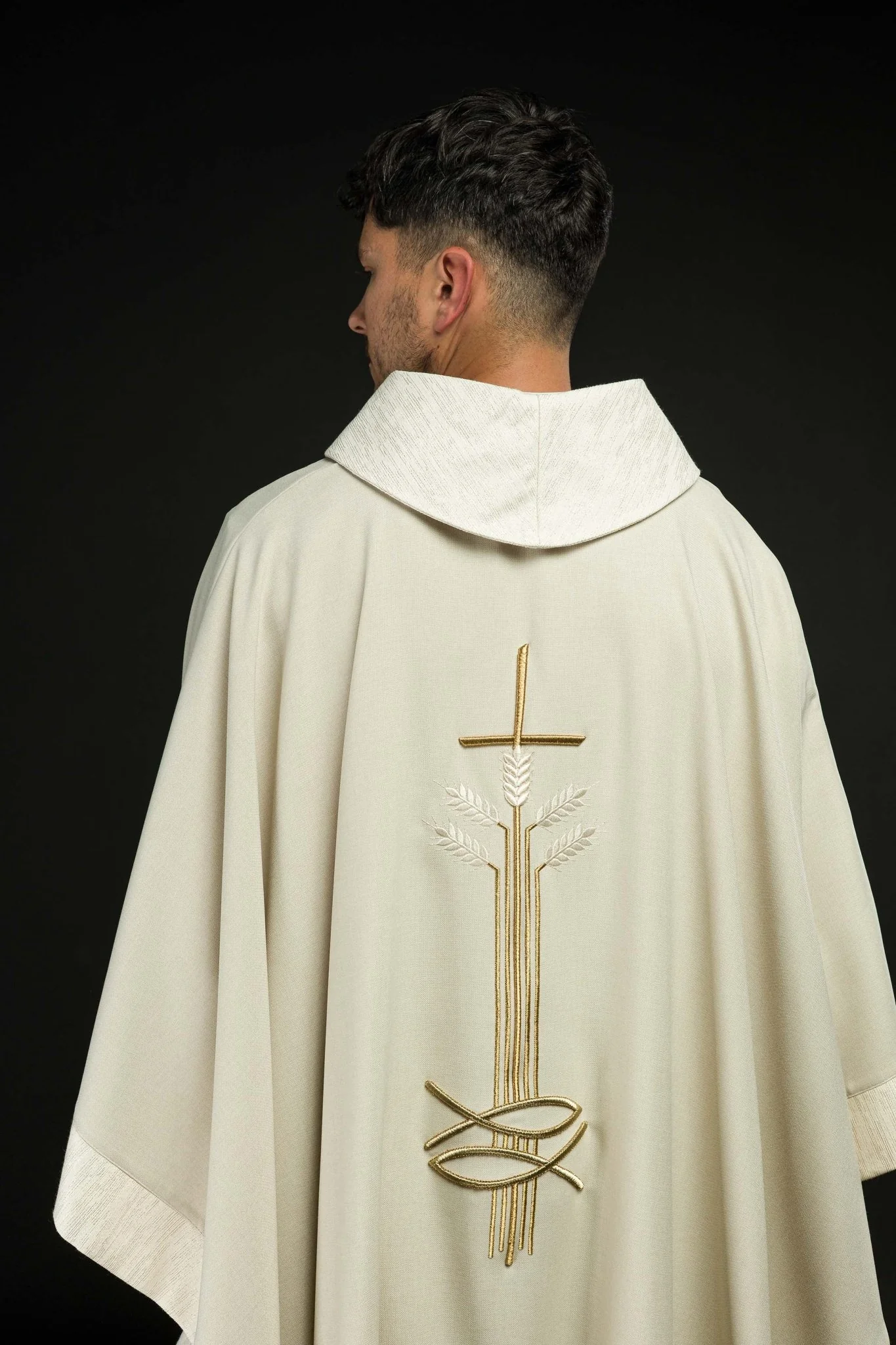 Chasuble with motif of cross, ears and fish - Image 7