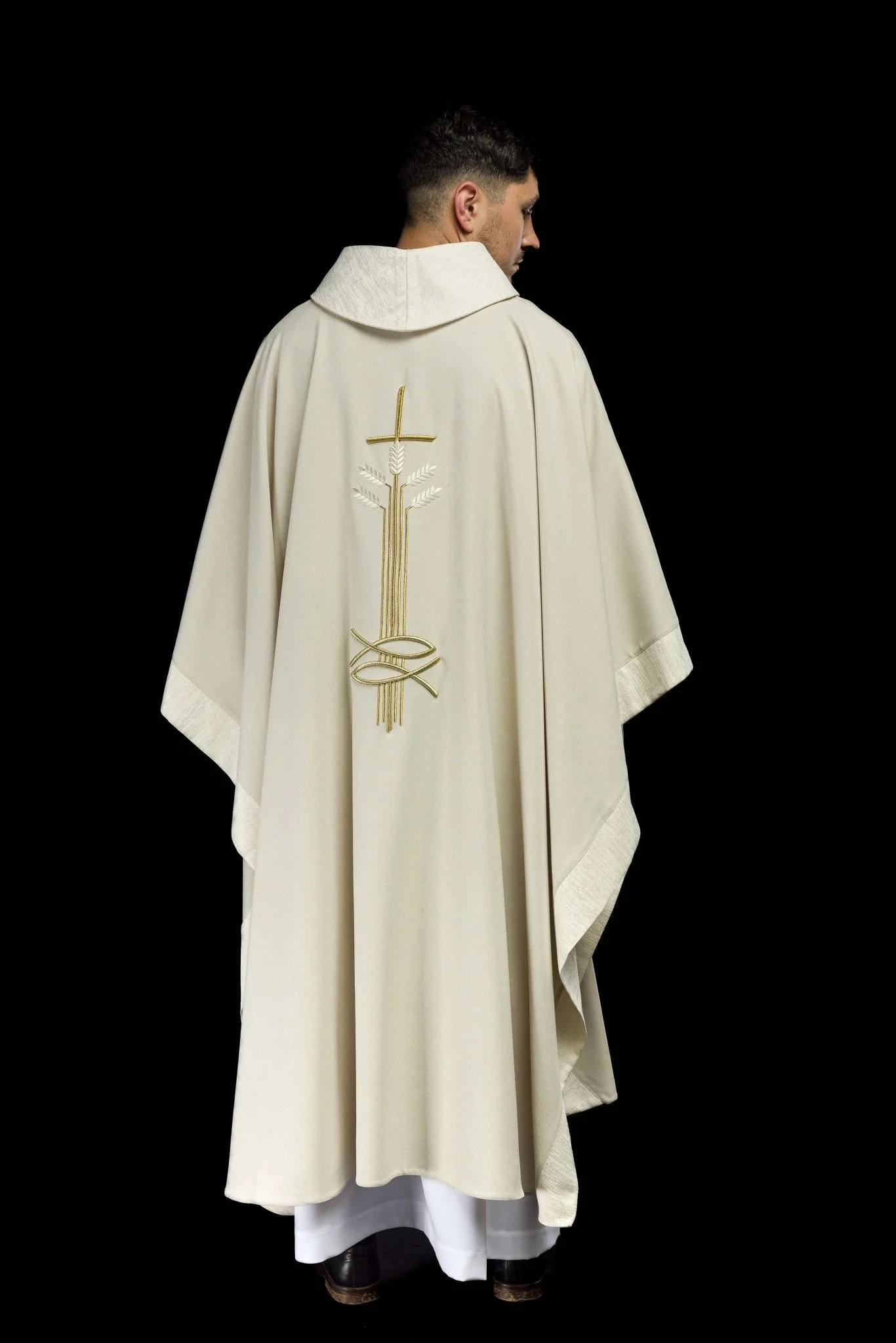 Chasuble with motif of cross, ears and fish - Image 8