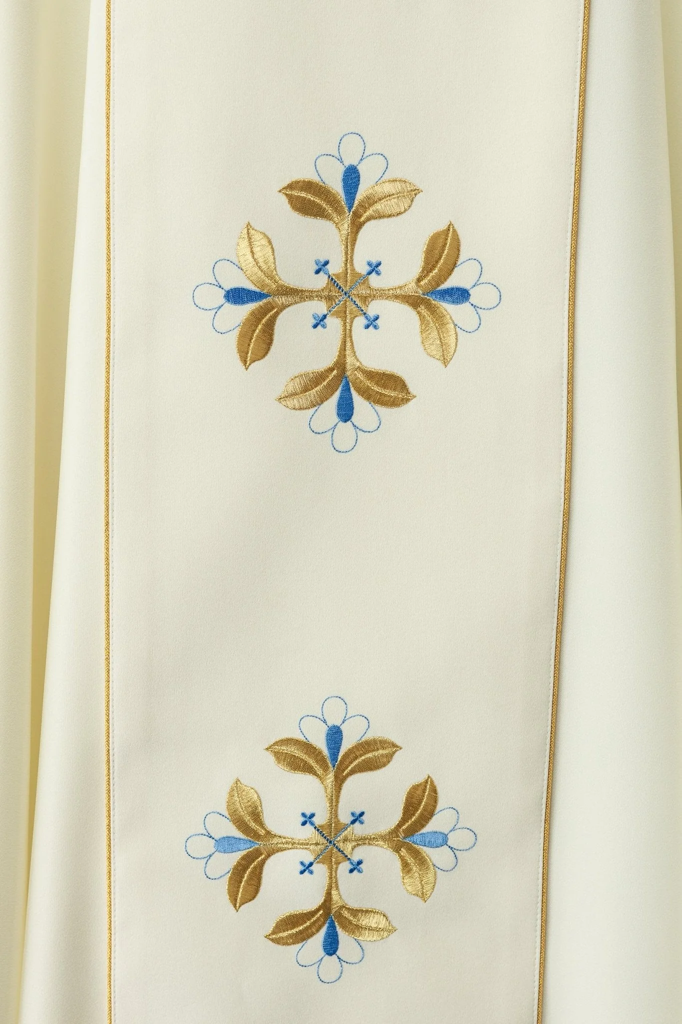 Chasuble with Our Lady of the Assumption embroidery - Image 4