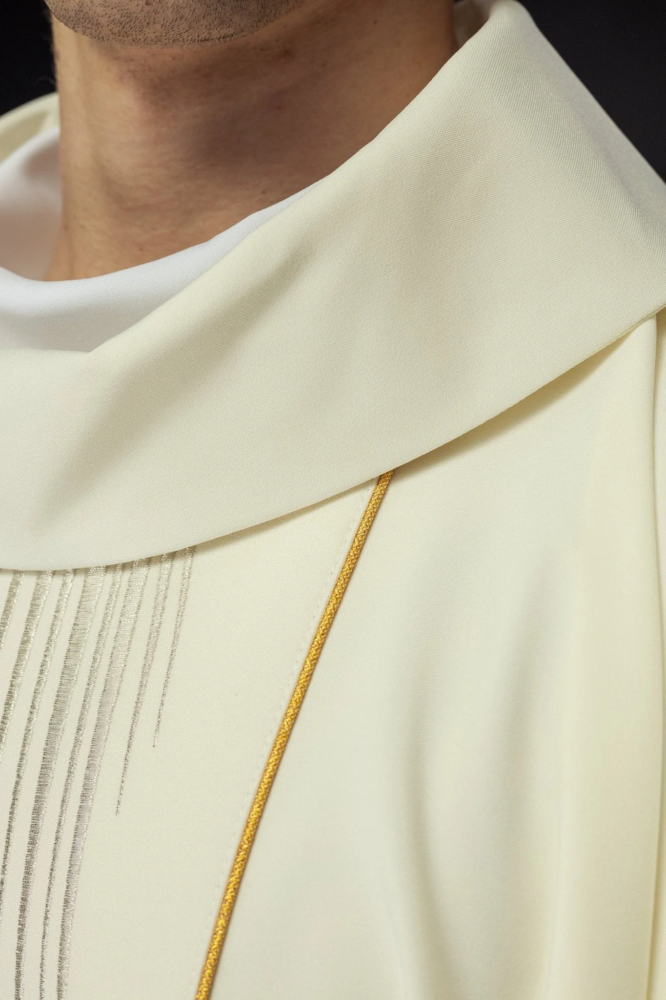 Chasuble with Our Lady of the Assumption embroidery - Image 6