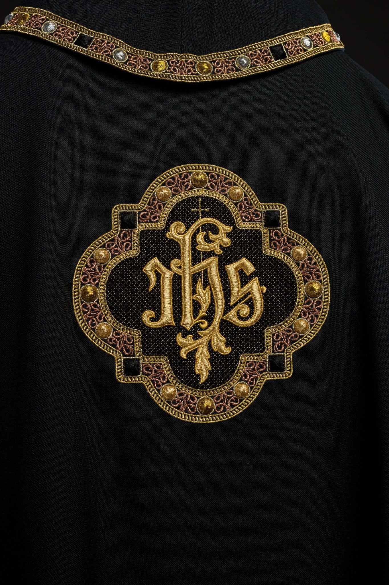 Chasuble with rich IHS embroidery and a colored collar black - Image 5
