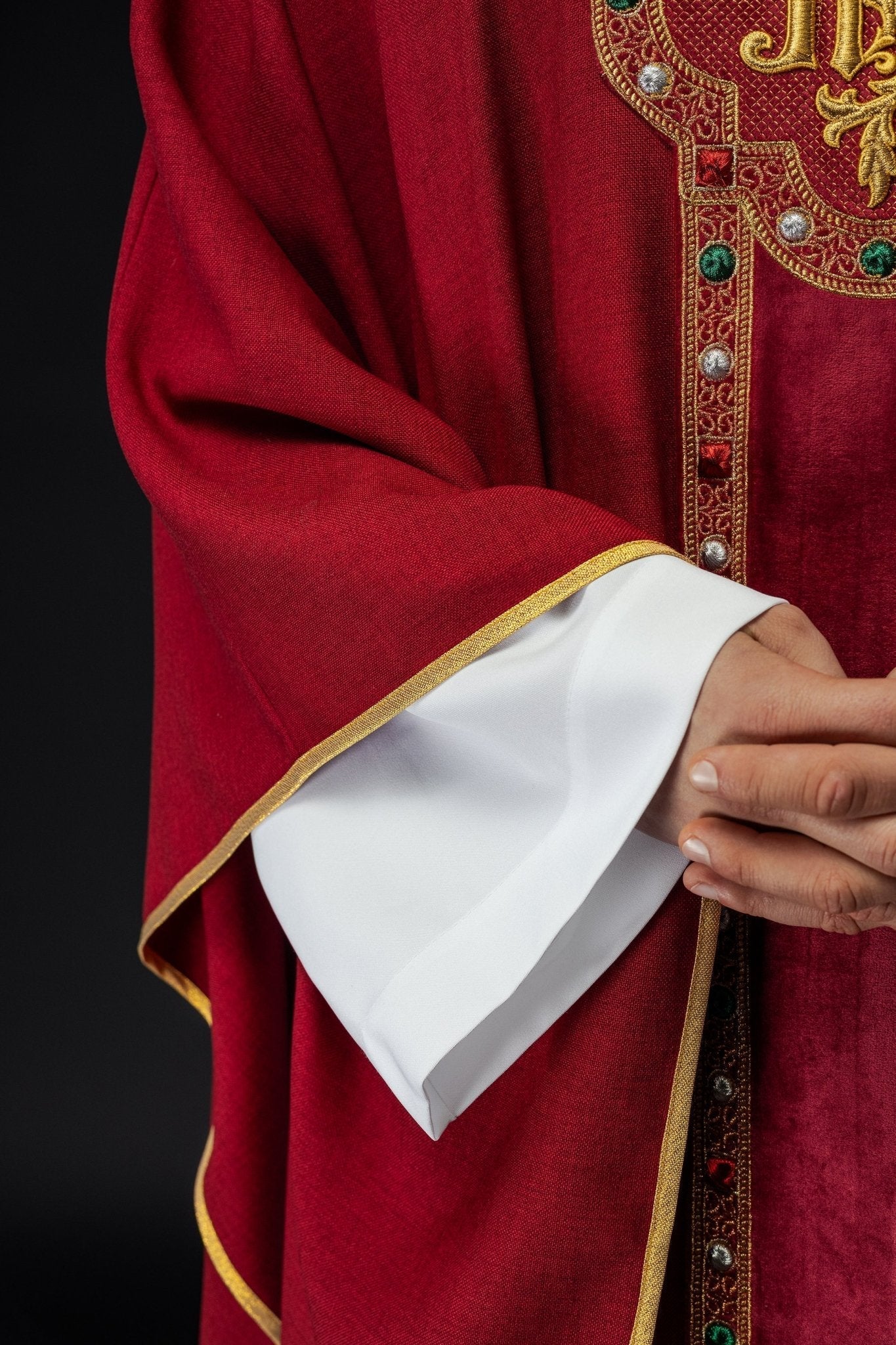 Chasuble with richly embroidered belt and piping around IHS collar embroidery in red - Image 4