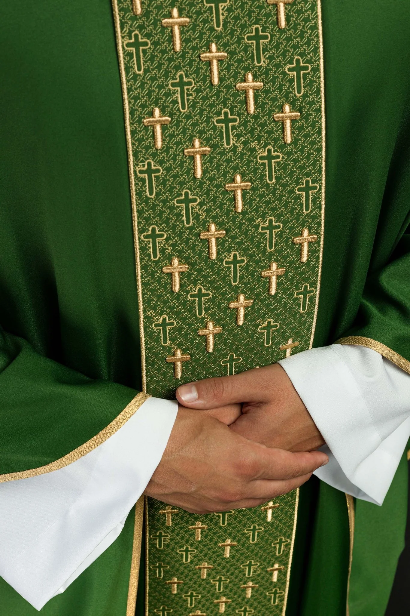 Chasuble with richly embroidered belt in green crosses - Image 3
