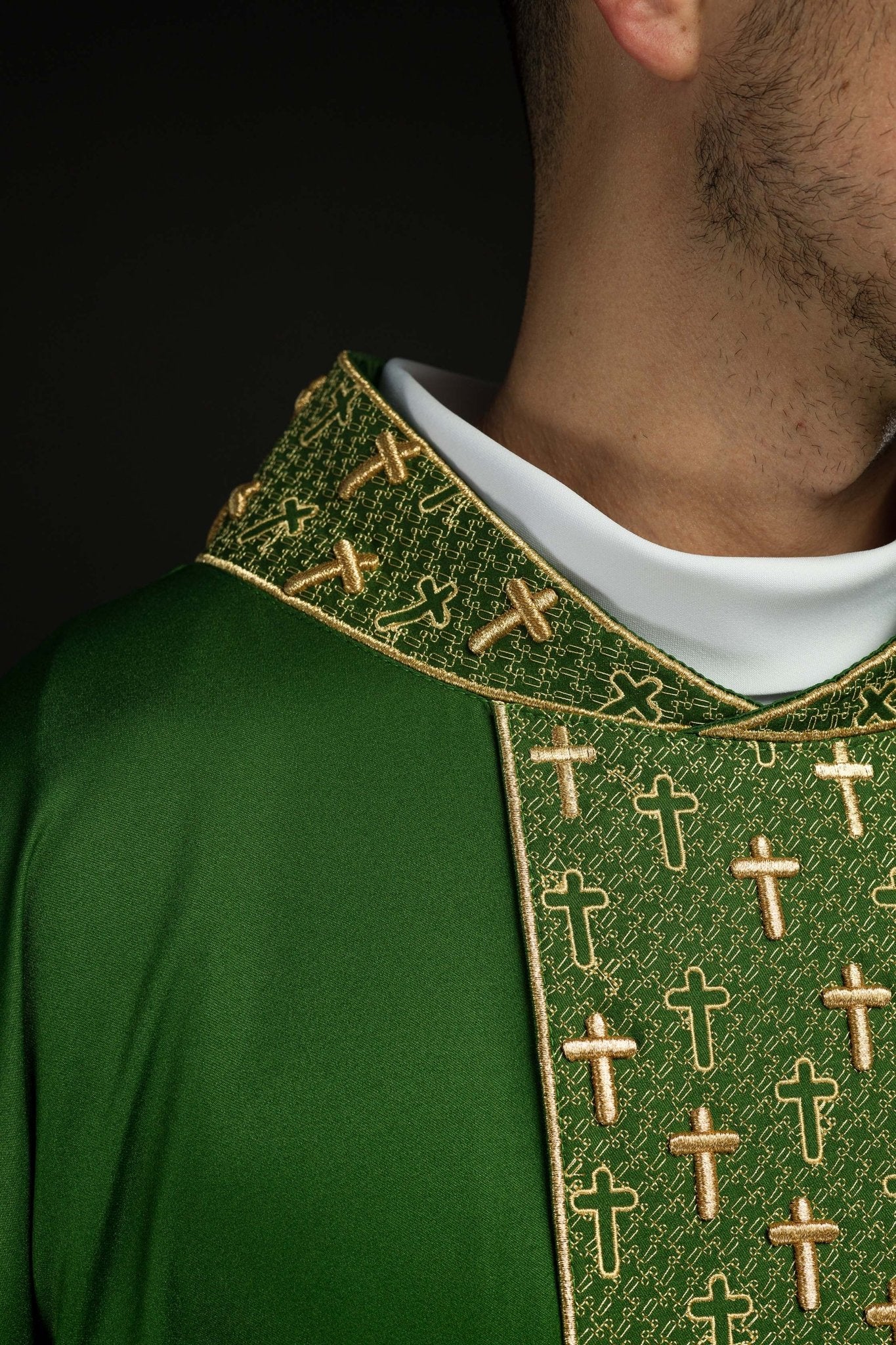 Chasuble with richly embroidered belt in green crosses - Image 4