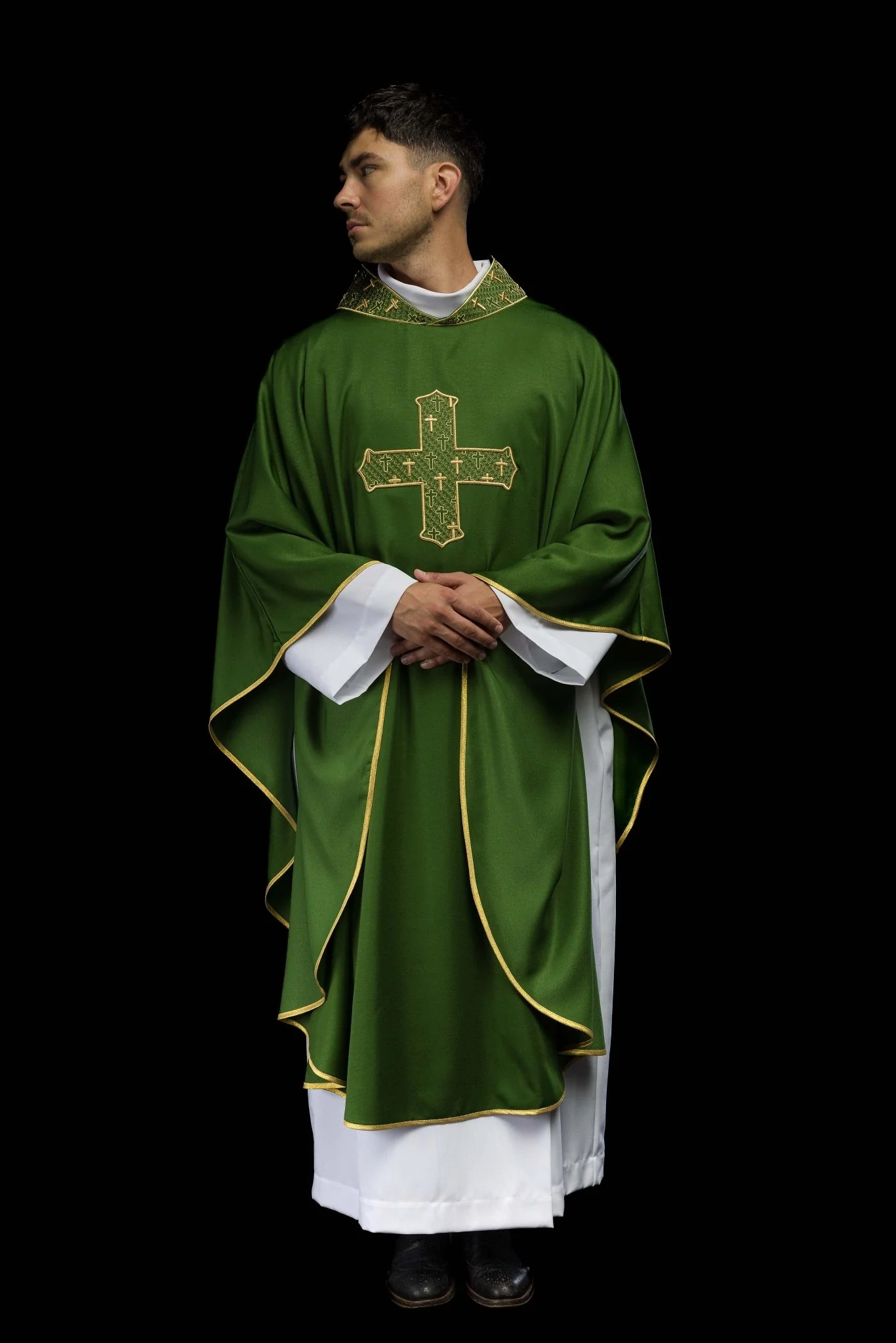 Chasuble with richly embroidered cross and collar in green - Image 2