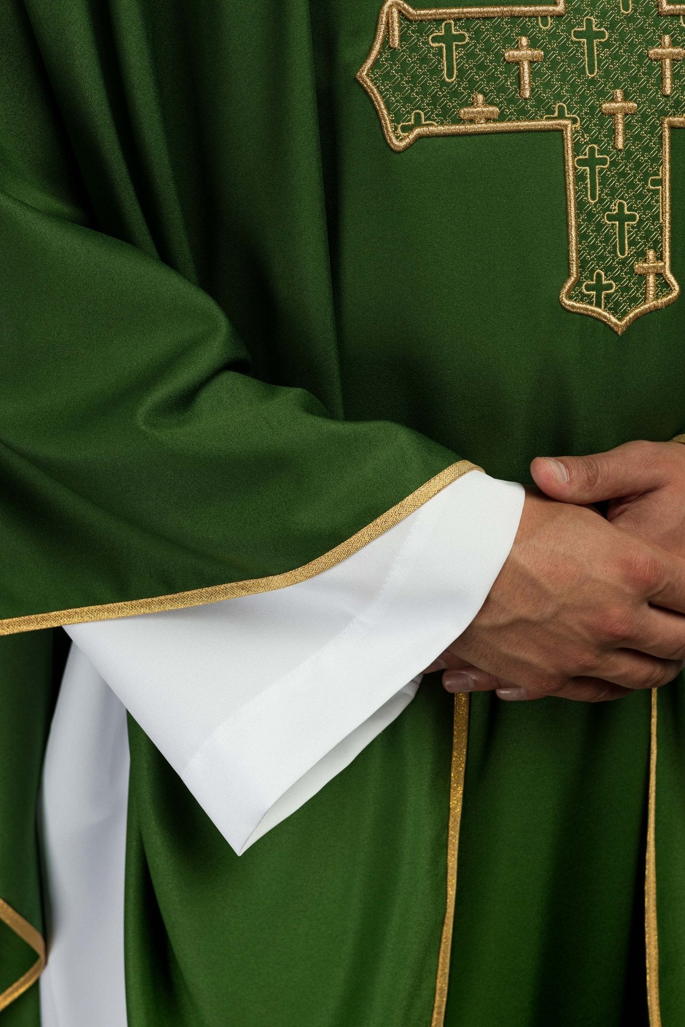 Chasuble with richly embroidered cross and collar in green - Image 4