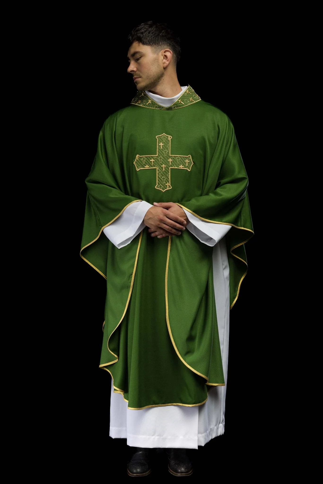 Chasuble with richly embroidered cross and collar in green - Image 9