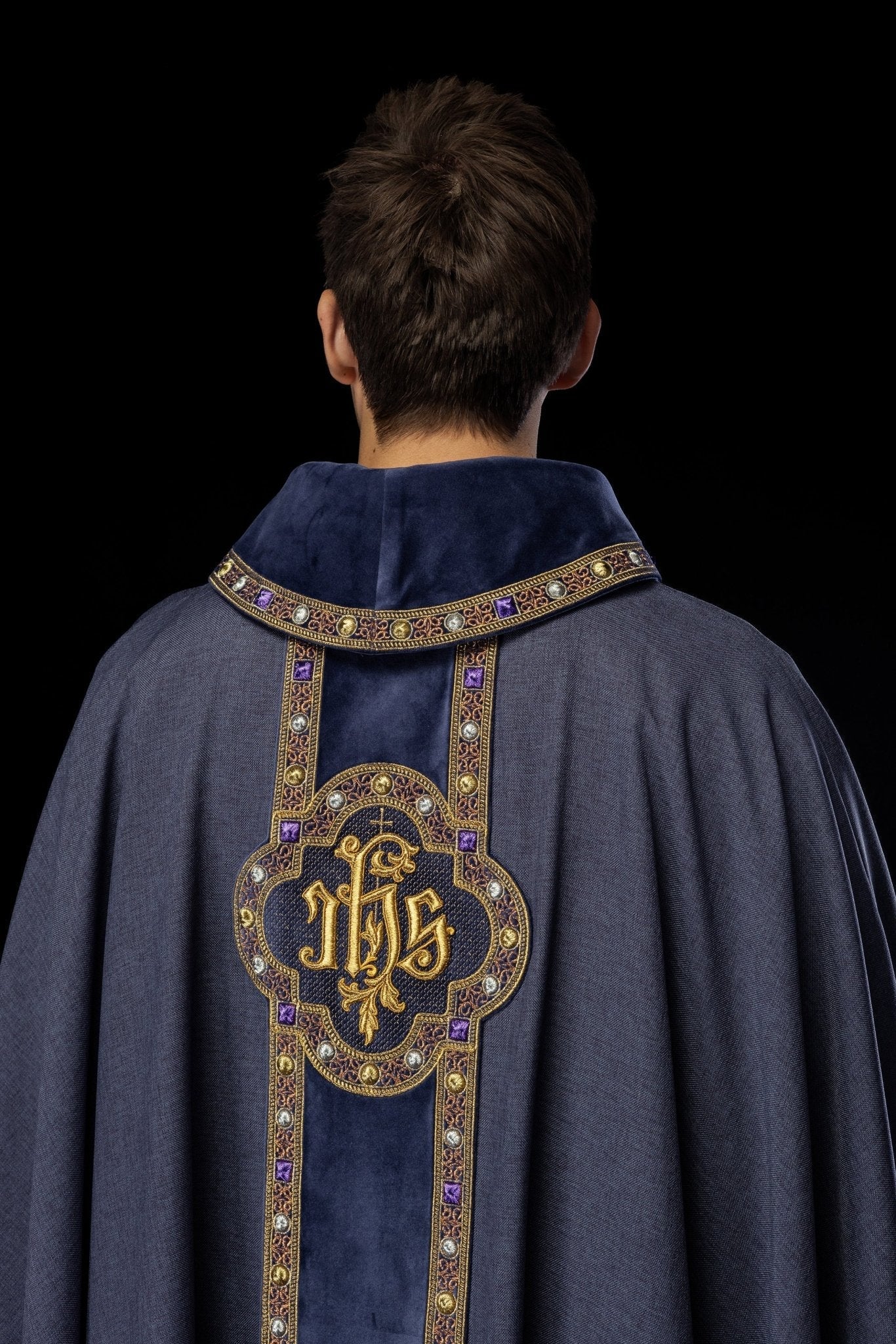 Chasuble with richly embroidered orphrey and piping around the IHS I collar embroidery in purple - Image 6